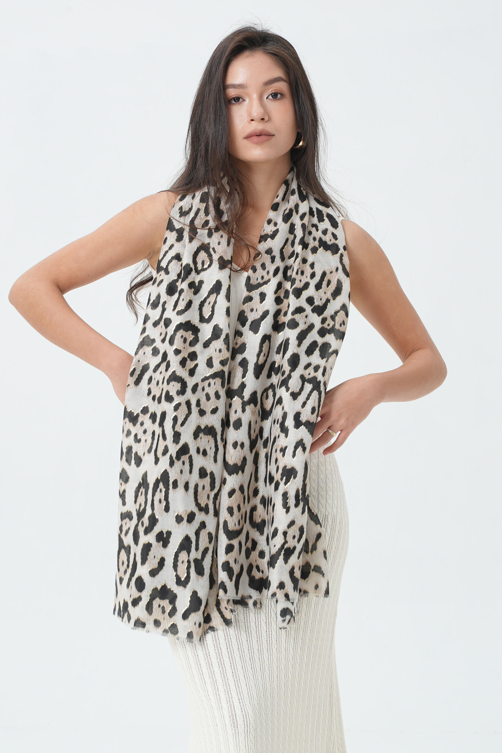 Wholesaler Phanie Mode (Phanie accessories) - Leopard printed scarf with golden foil
