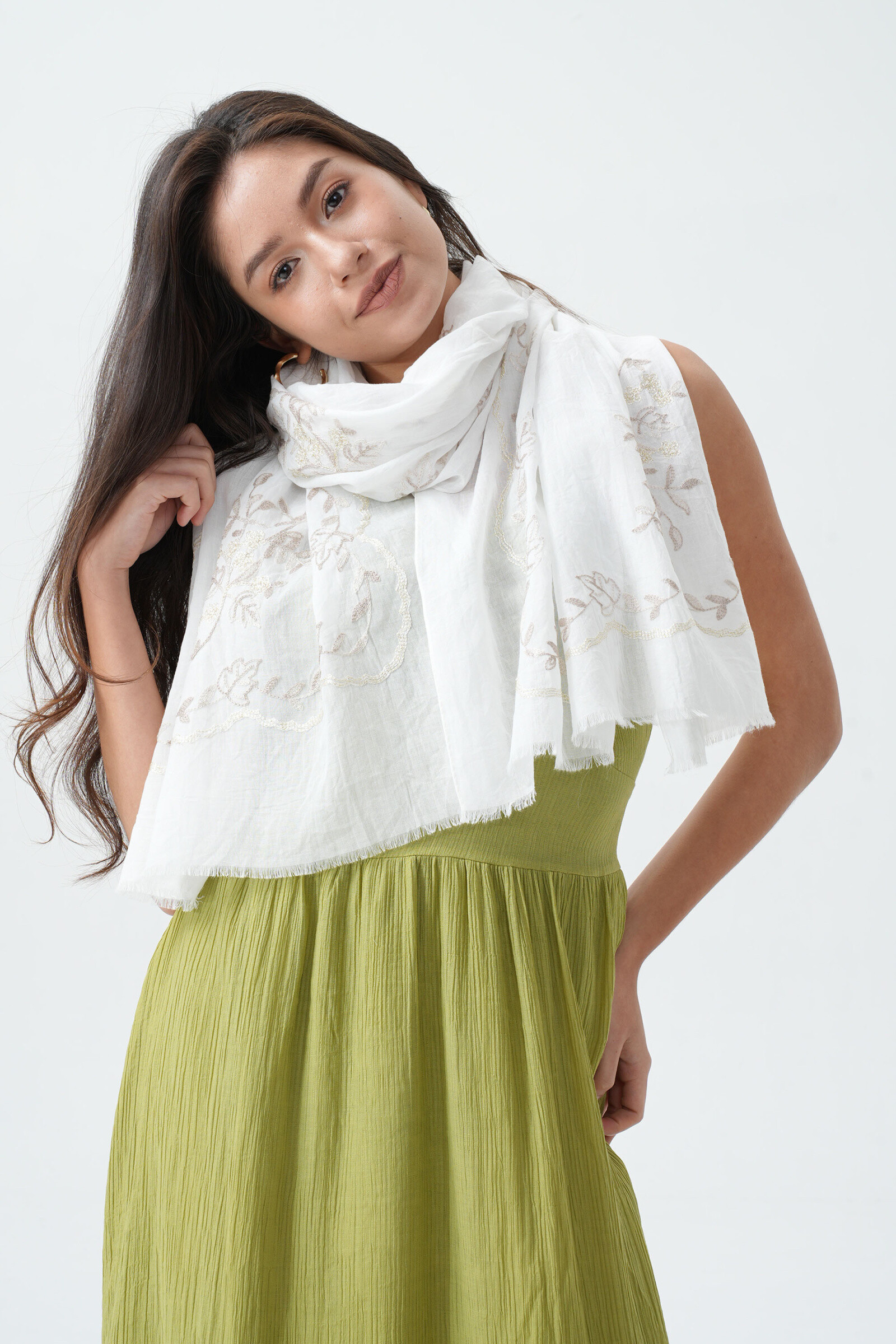 Wholesaler Phanie Mode (Phanie accessories) - United flower embroidery scarf