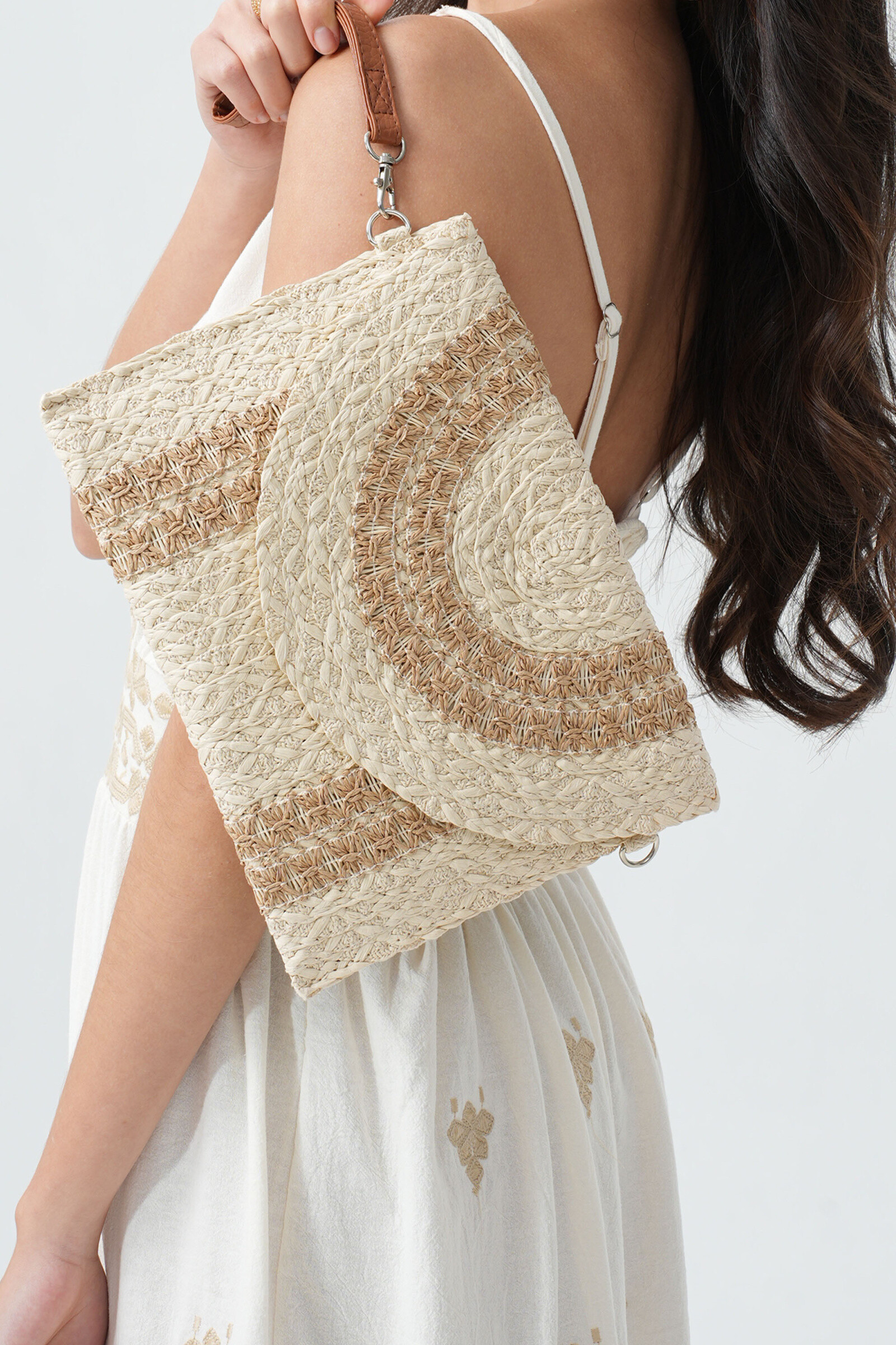 Grossiste Phanie Mode (Phanie accessories) - Pochette en papier à rabat avec hanse et bandoulière