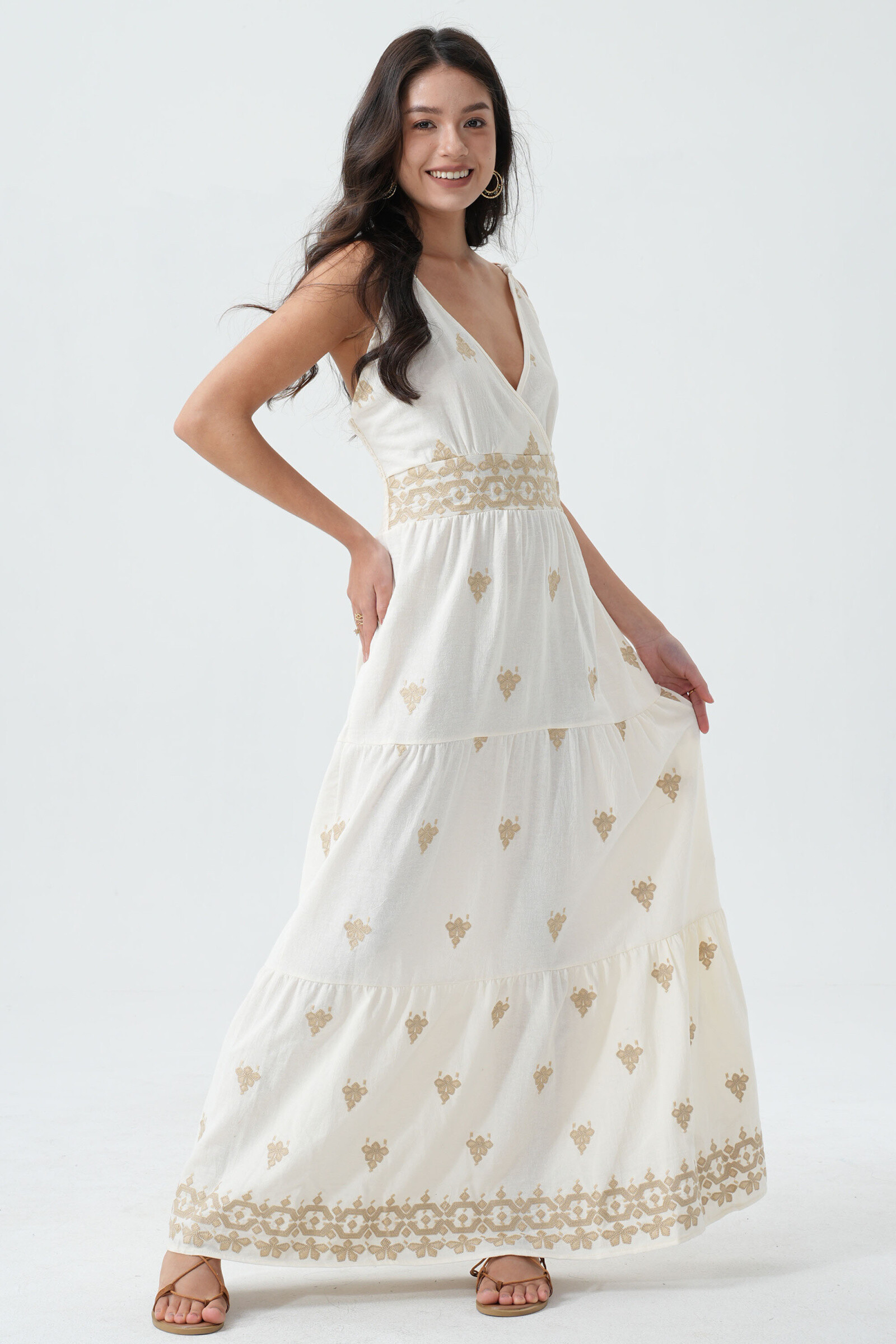 Grossiste Phanie Mode (Phanie accessories) - Robe longue avec broderies ethniques. Décontracté & Élégant