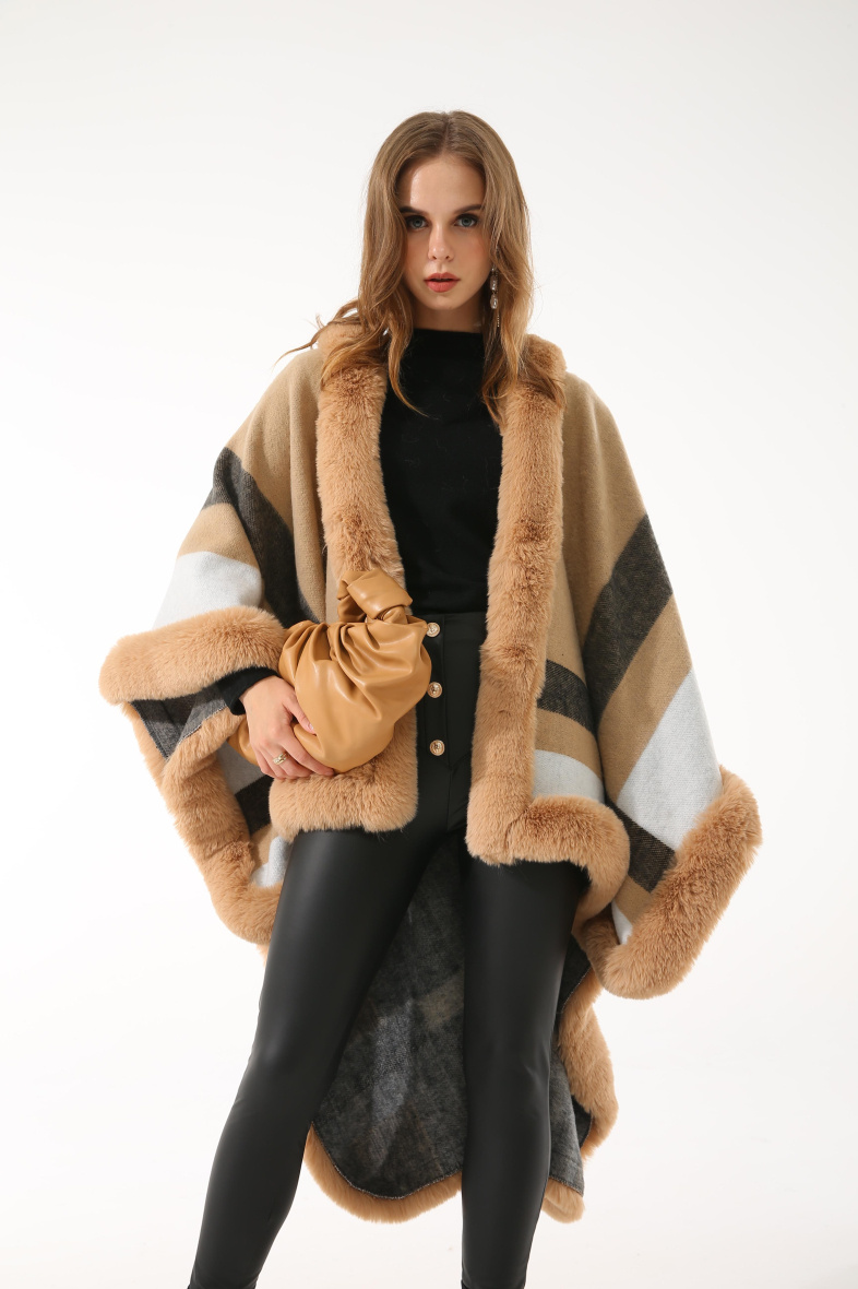 Grossiste Phanie Mode (Phanie accessories) - Cape à fausse fourrure