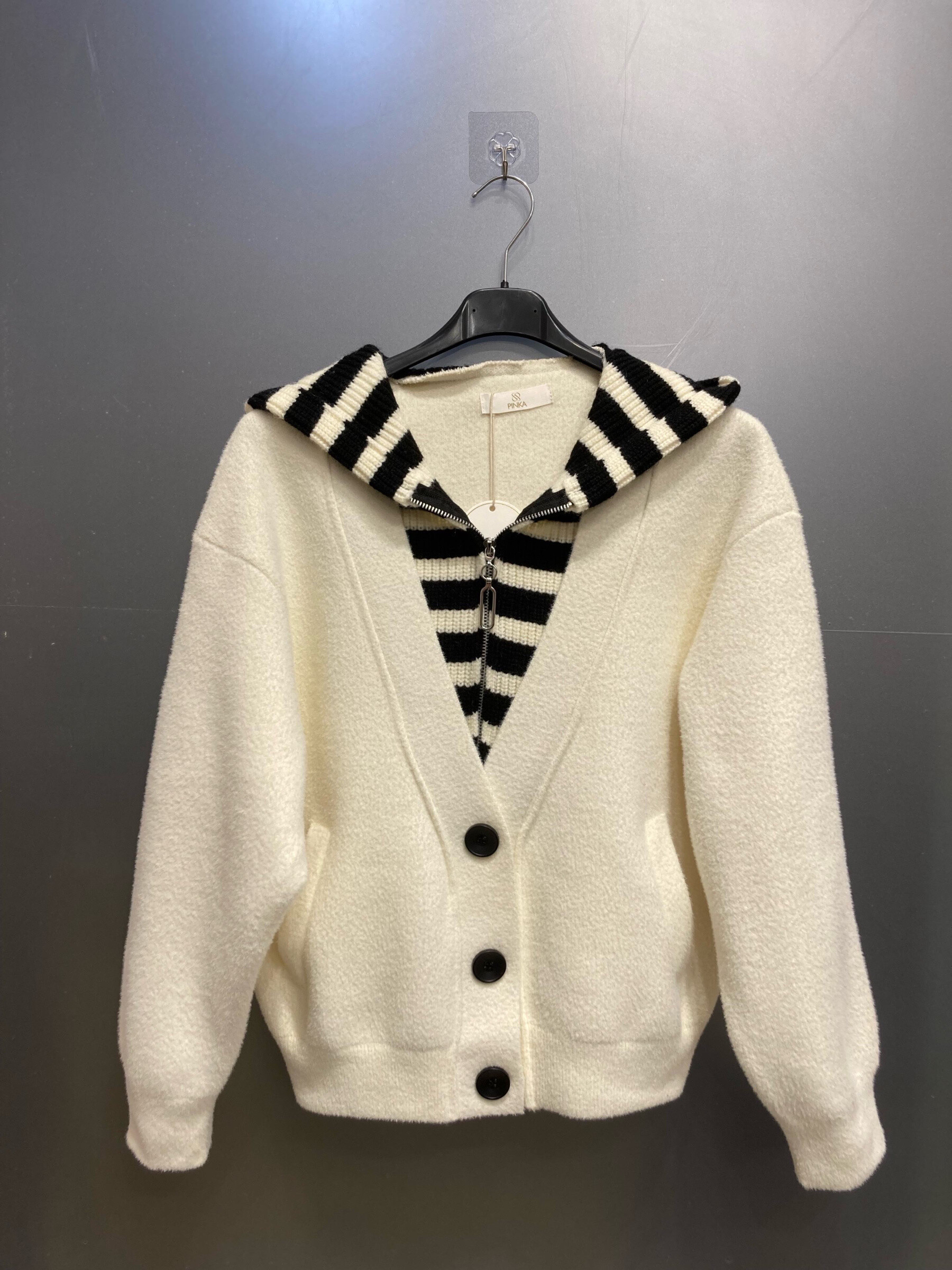 Grossiste PINKA - Gilet Pull  avec capuche , boutons 、zip
