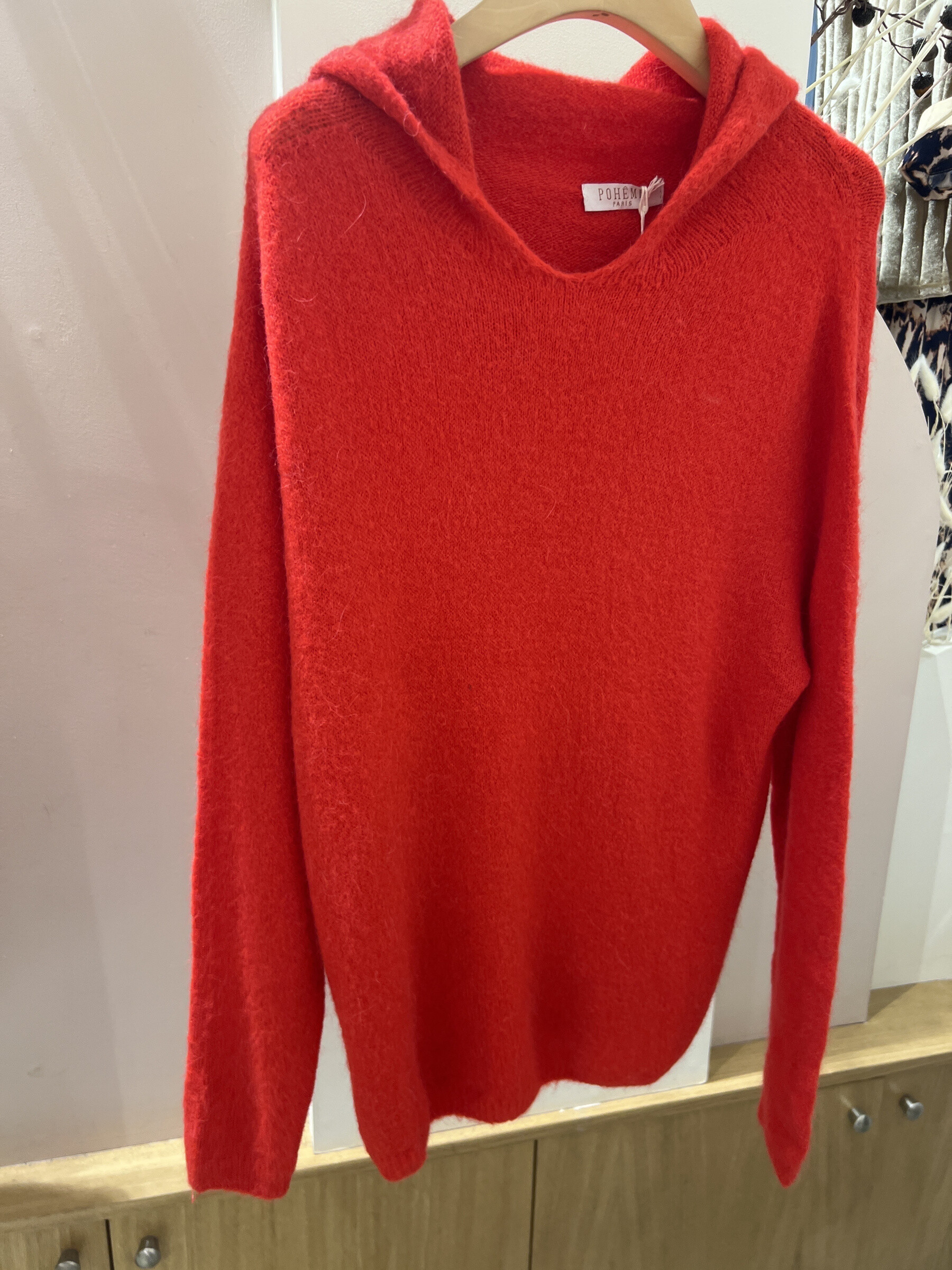 Wholesaler POHÊME - Athania V-neck hooded sweater with feminine rounded hood
