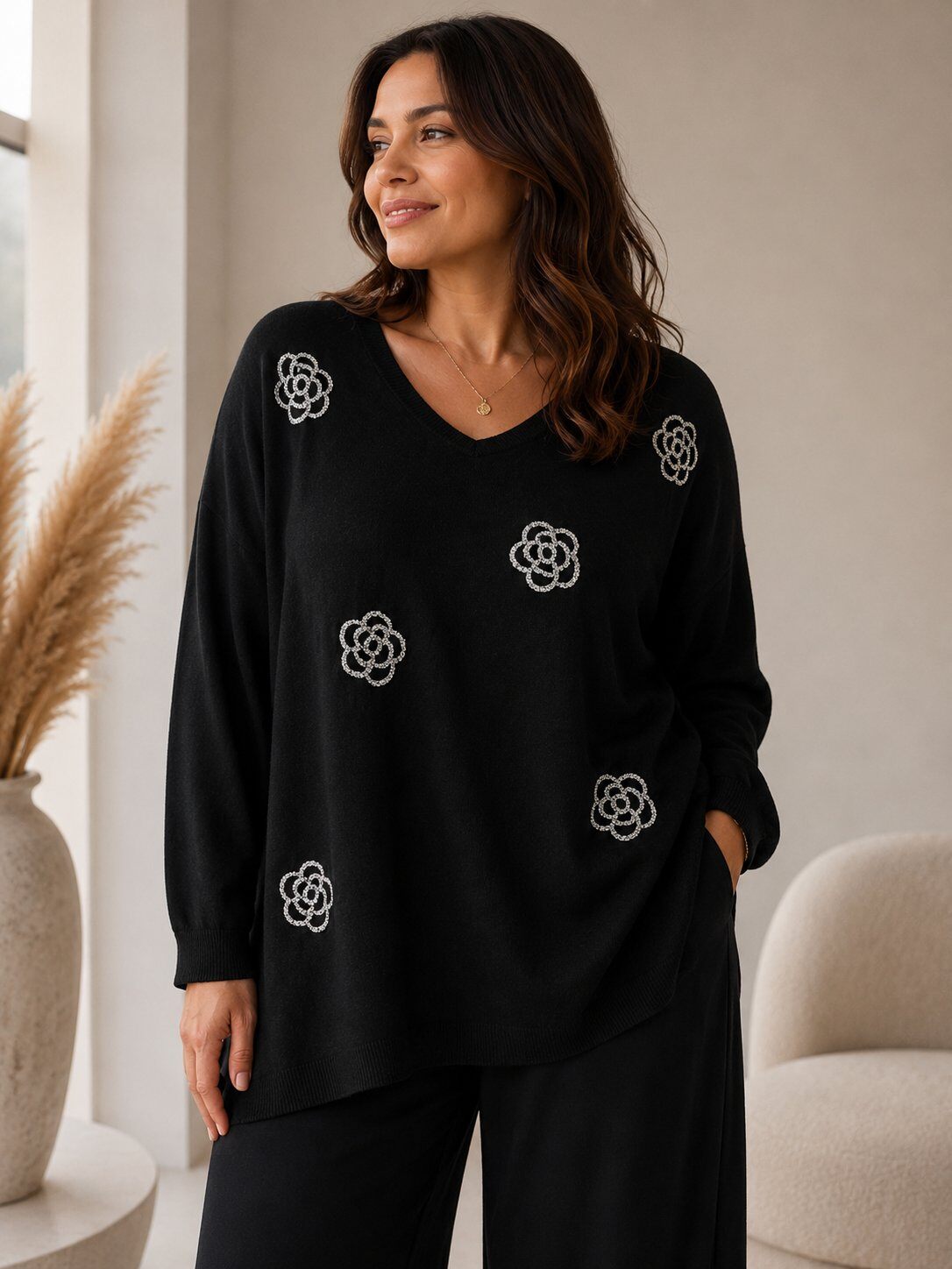 Grossiste Pomelo - Pull oversize noir à fleurs en strass – Pom 720