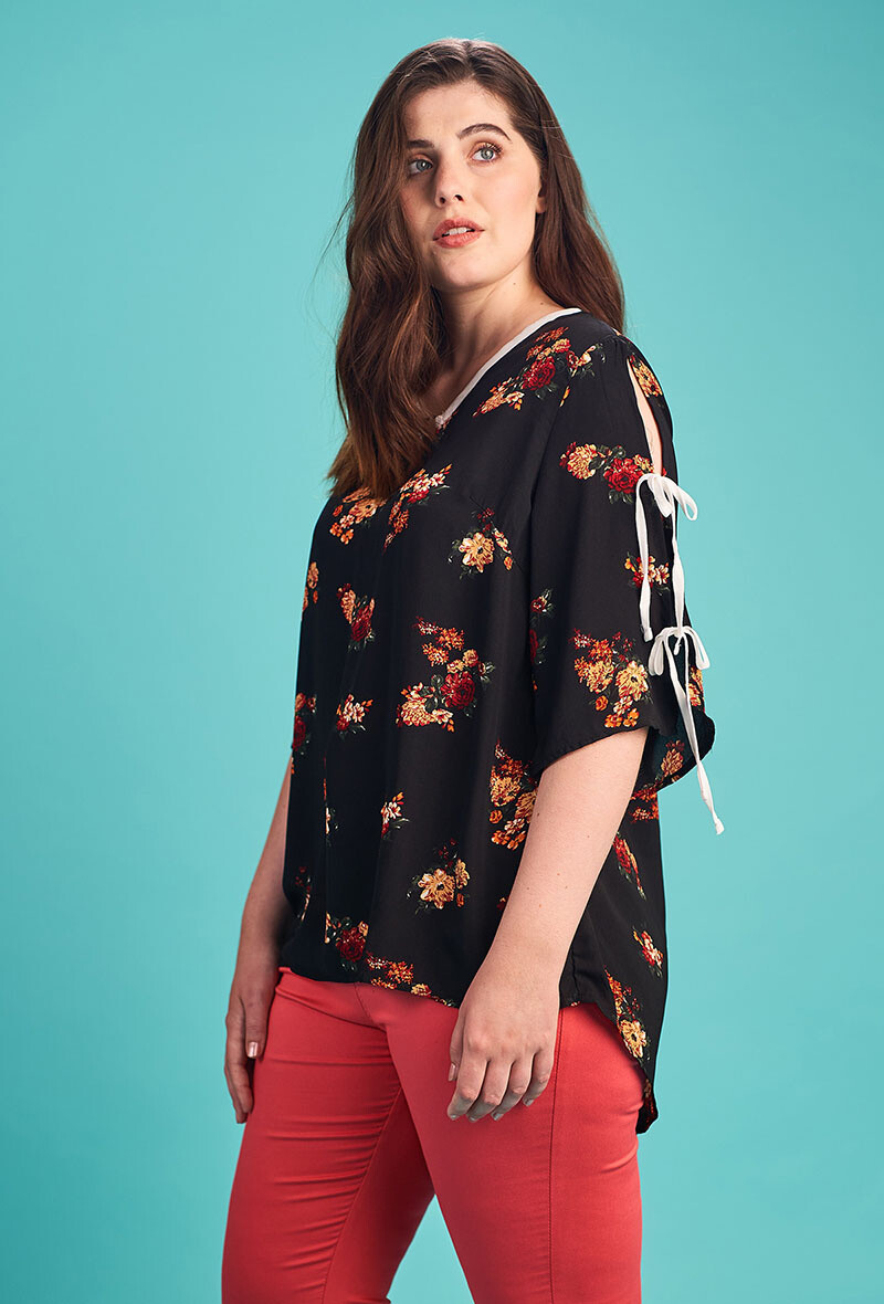 Wholesaler Pomme Rouge Paris - Flower blouse with lacing on Manche (A876)