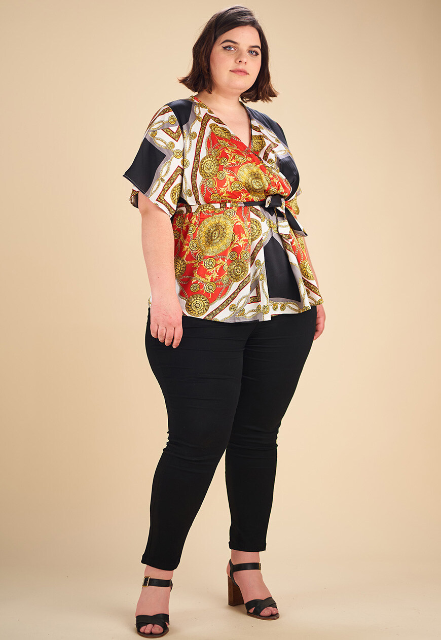 Mayorista Pomme Rouge Paris - Blusa cruzada talla grande con estampado de pañuelo negro (C6208)