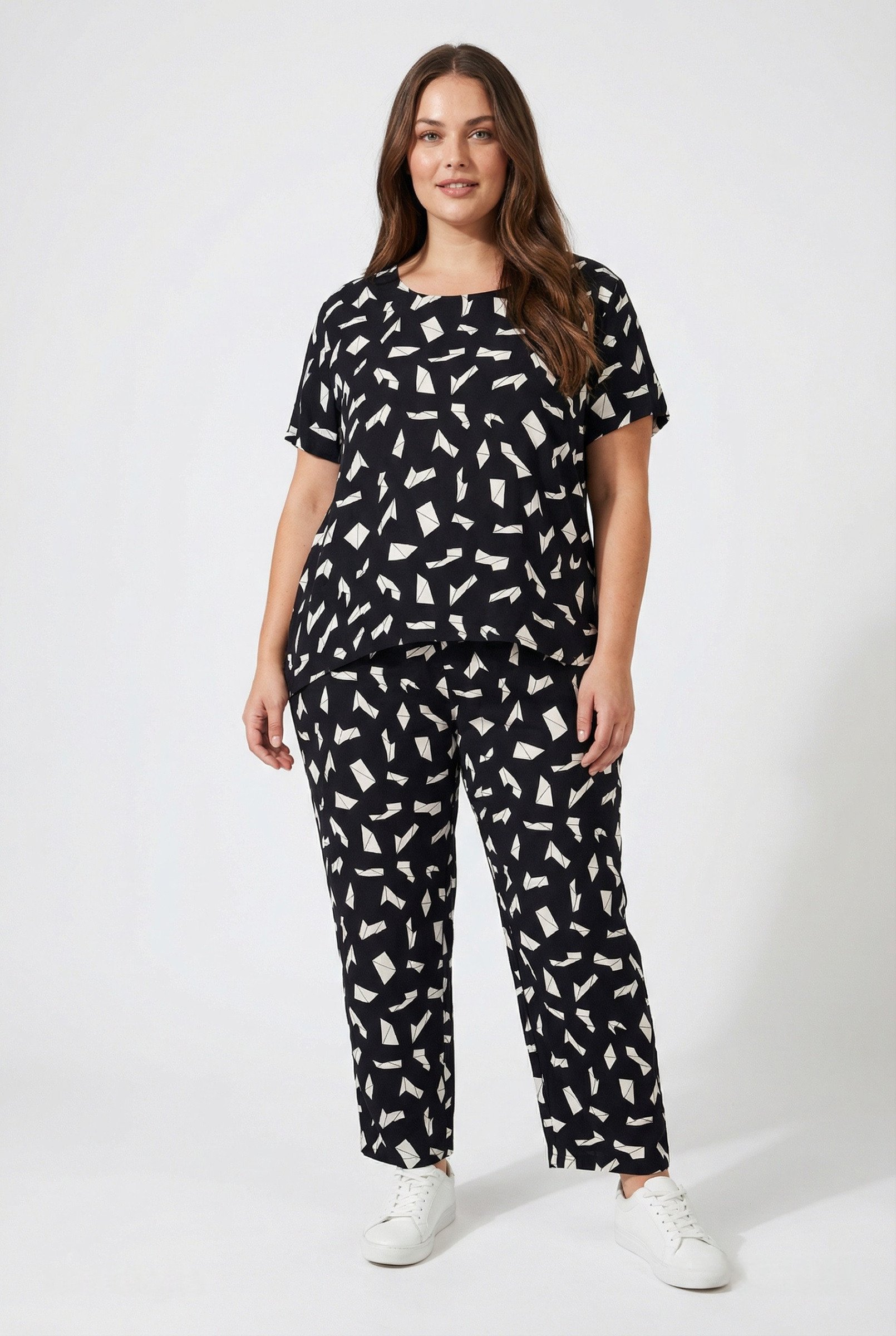 Großhändler Pomme Rouge Paris - Schwarzes bedrucktes Set aus Oberteil und Hose in großen Größen (C6198)