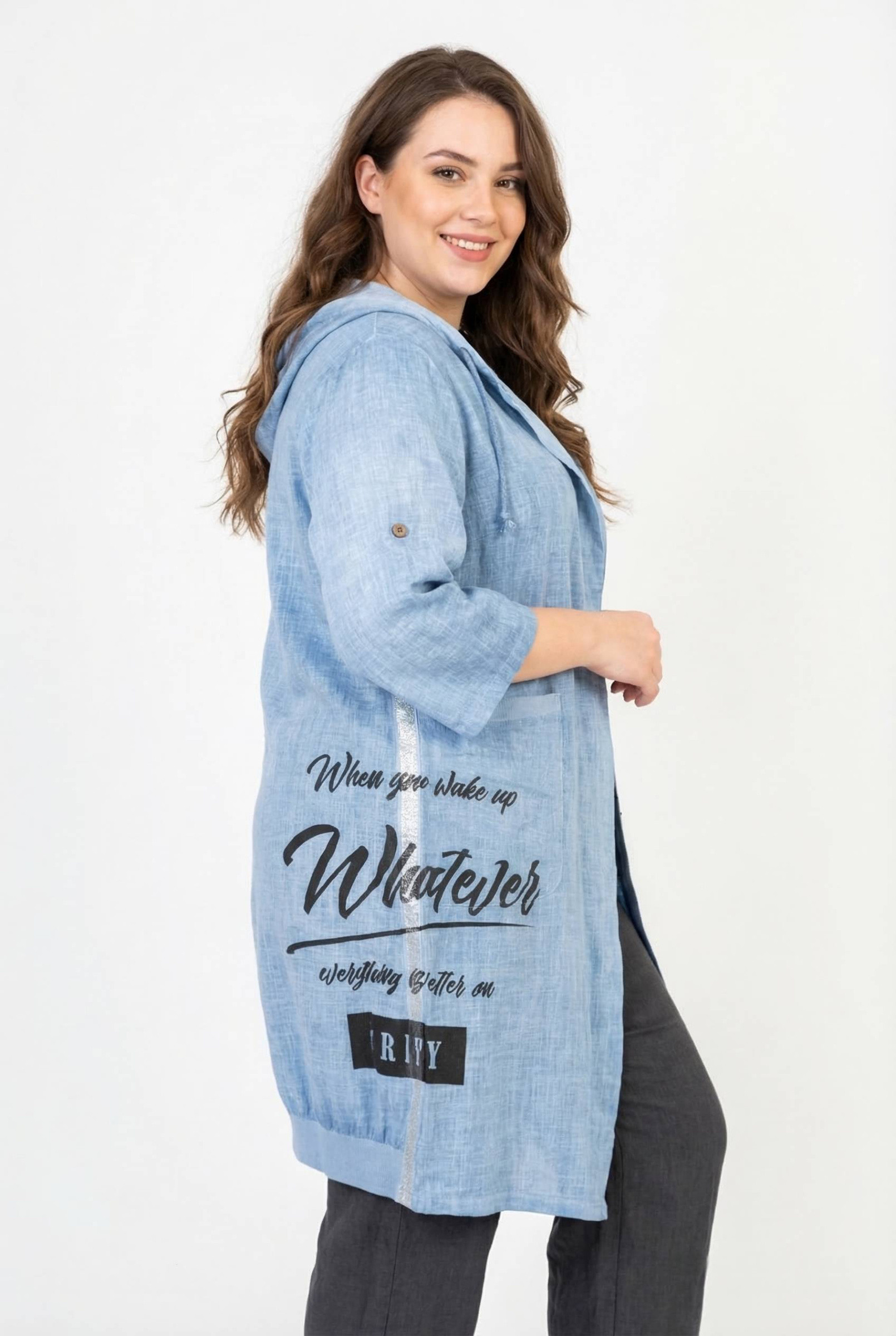 Grossista Pomme Rouge Paris - Cardigan lungo azzurro taglia grande con scritte