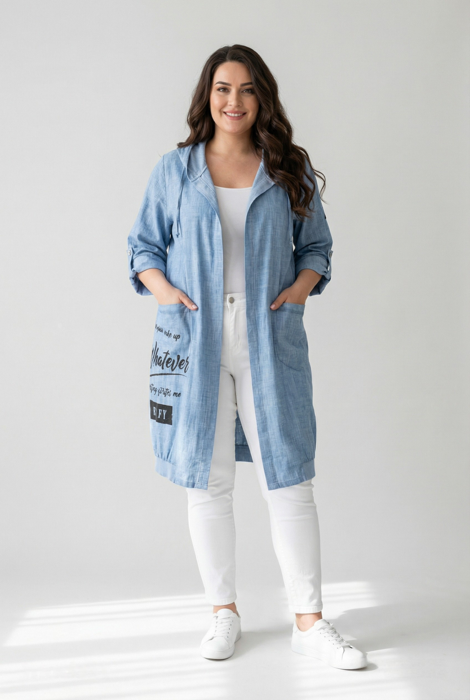 Grossiste Pomme Rouge Paris - Gilet long bleu clair grande taille avec inscriptions