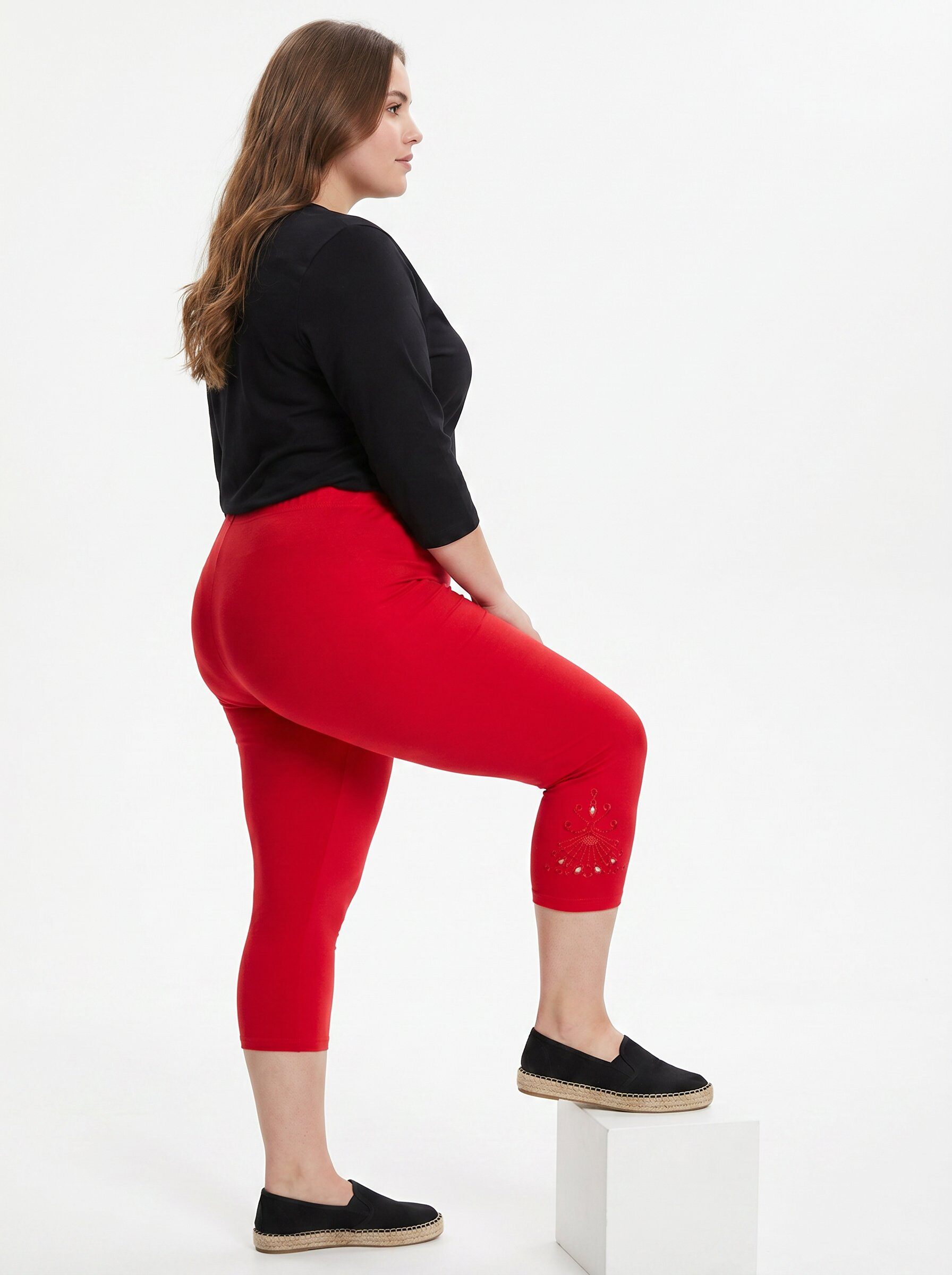 Grossiste Pomme Rouge Paris - Legging ajouré rouge avec motif (B219)