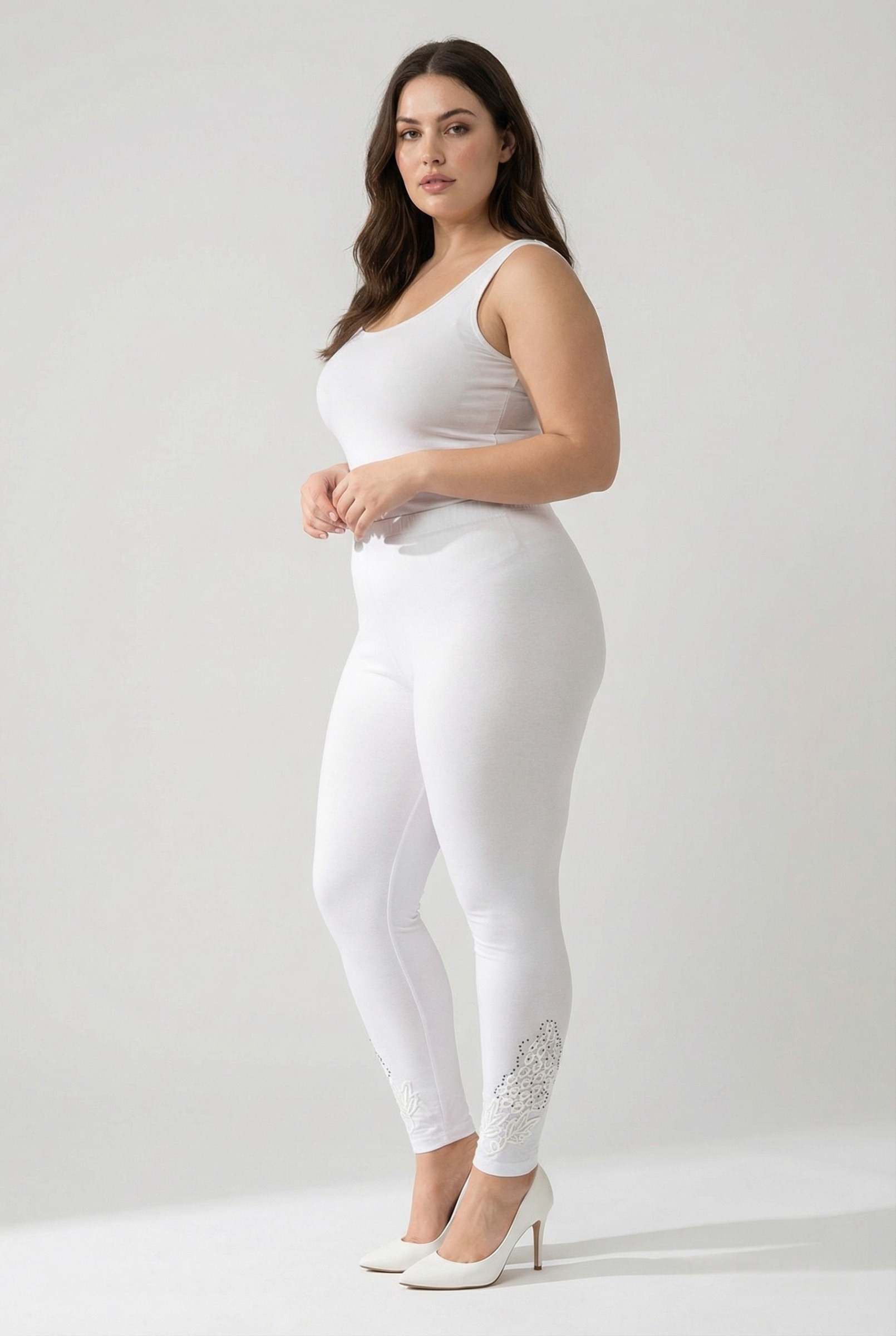 Grossiste Pomme Rouge Paris - Legging blanc grande taille avec broderies et séquins (B133)