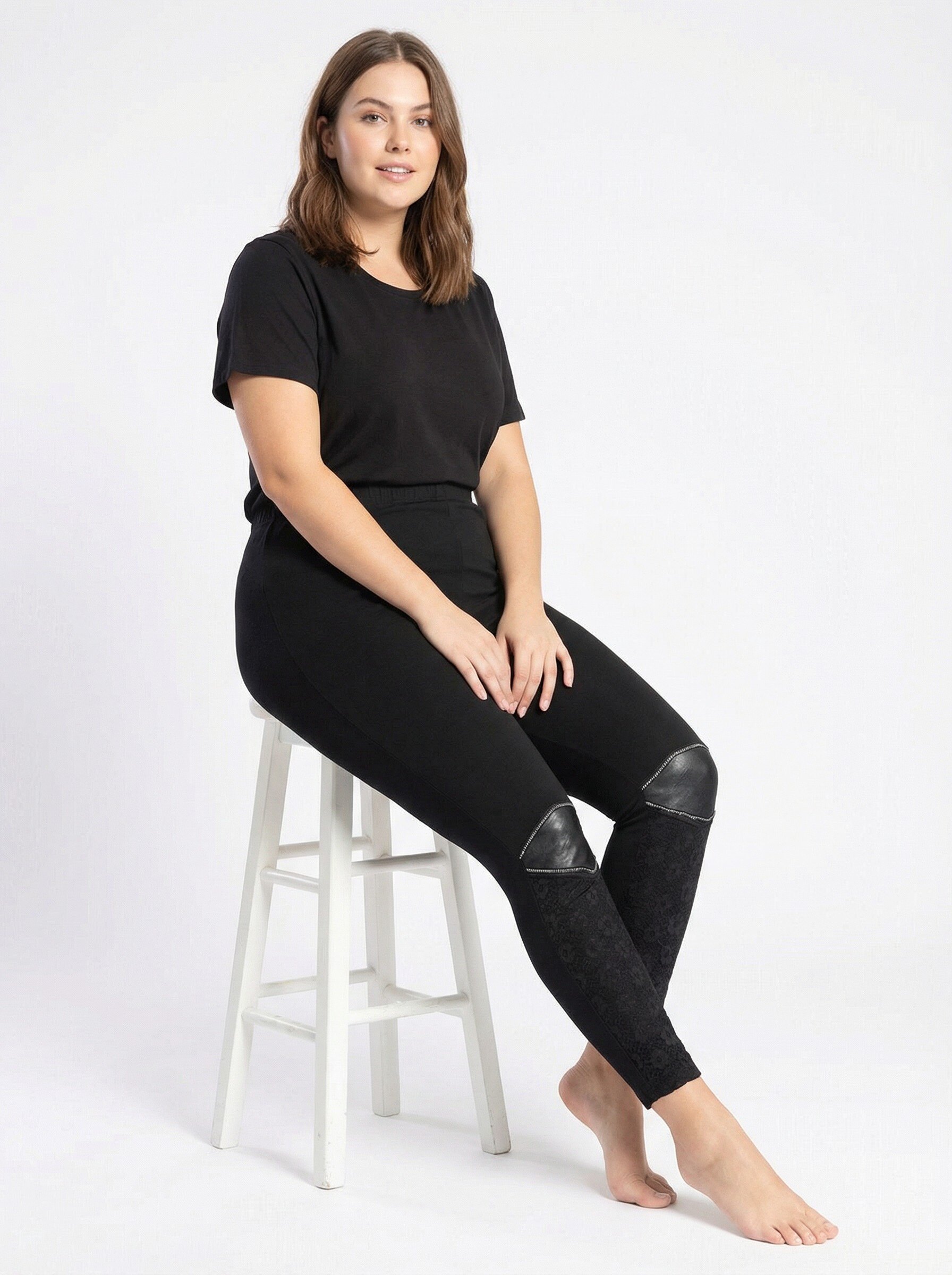 Grossiste Pomme Rouge Paris - Legging avec patch similicuir et dentelle grande taille