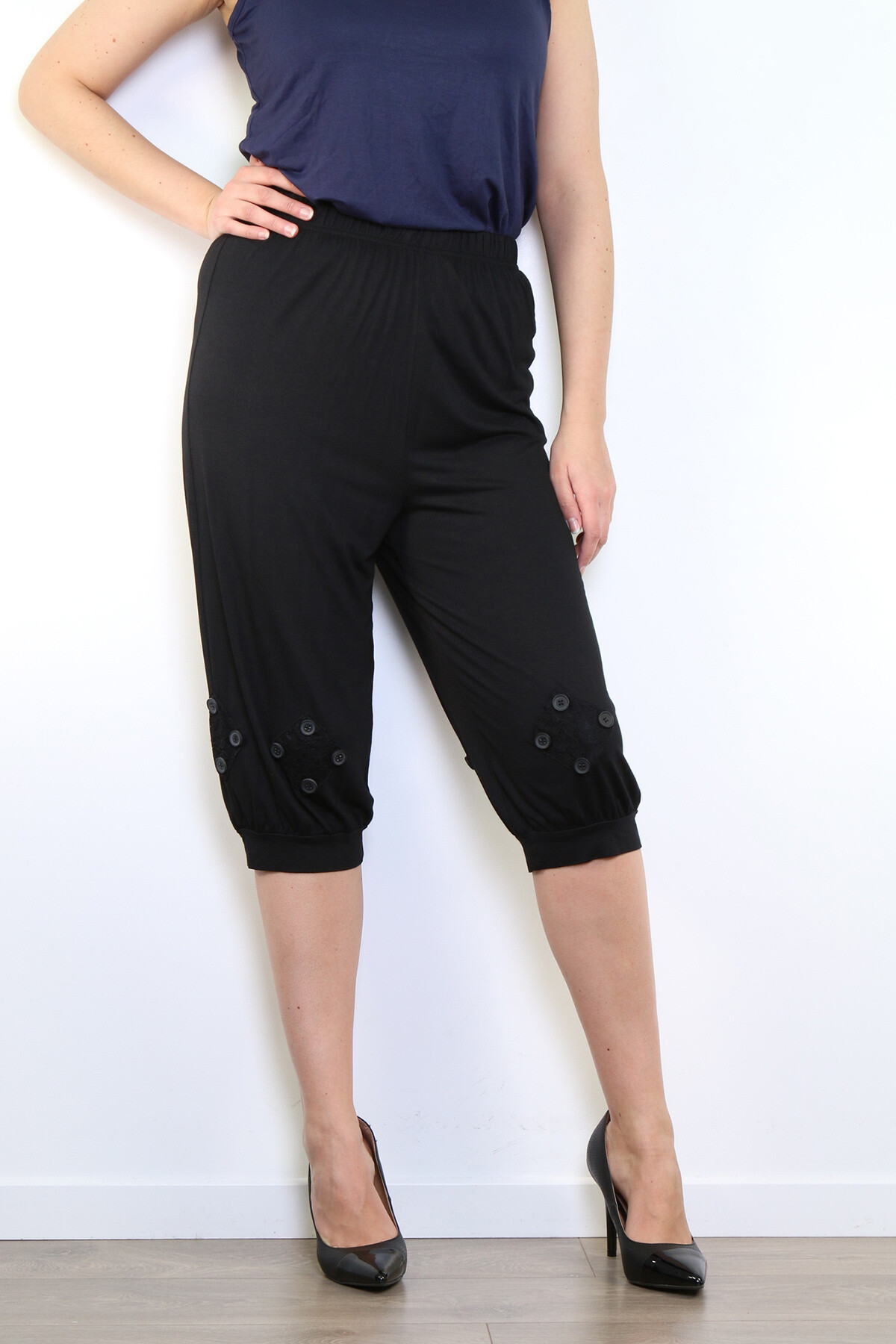 Grossiste Pomme Rouge Paris - Pantacourt avec multiples boutons (B158)