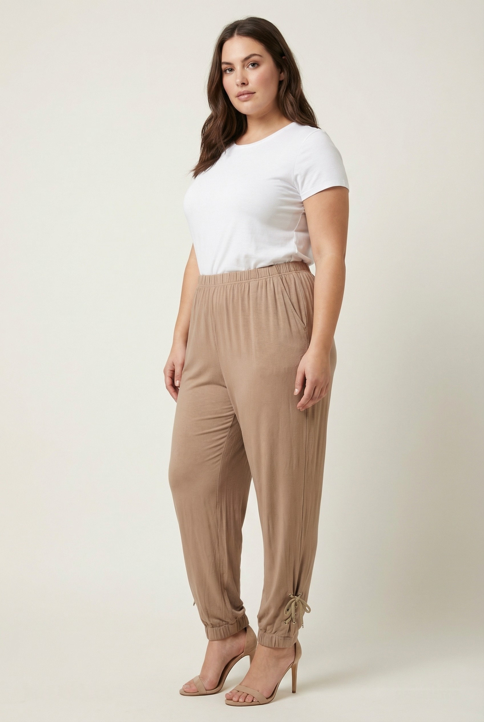 Grossiste Pomme Rouge Paris - Pantalon beige grande taille avec laçage (B131)