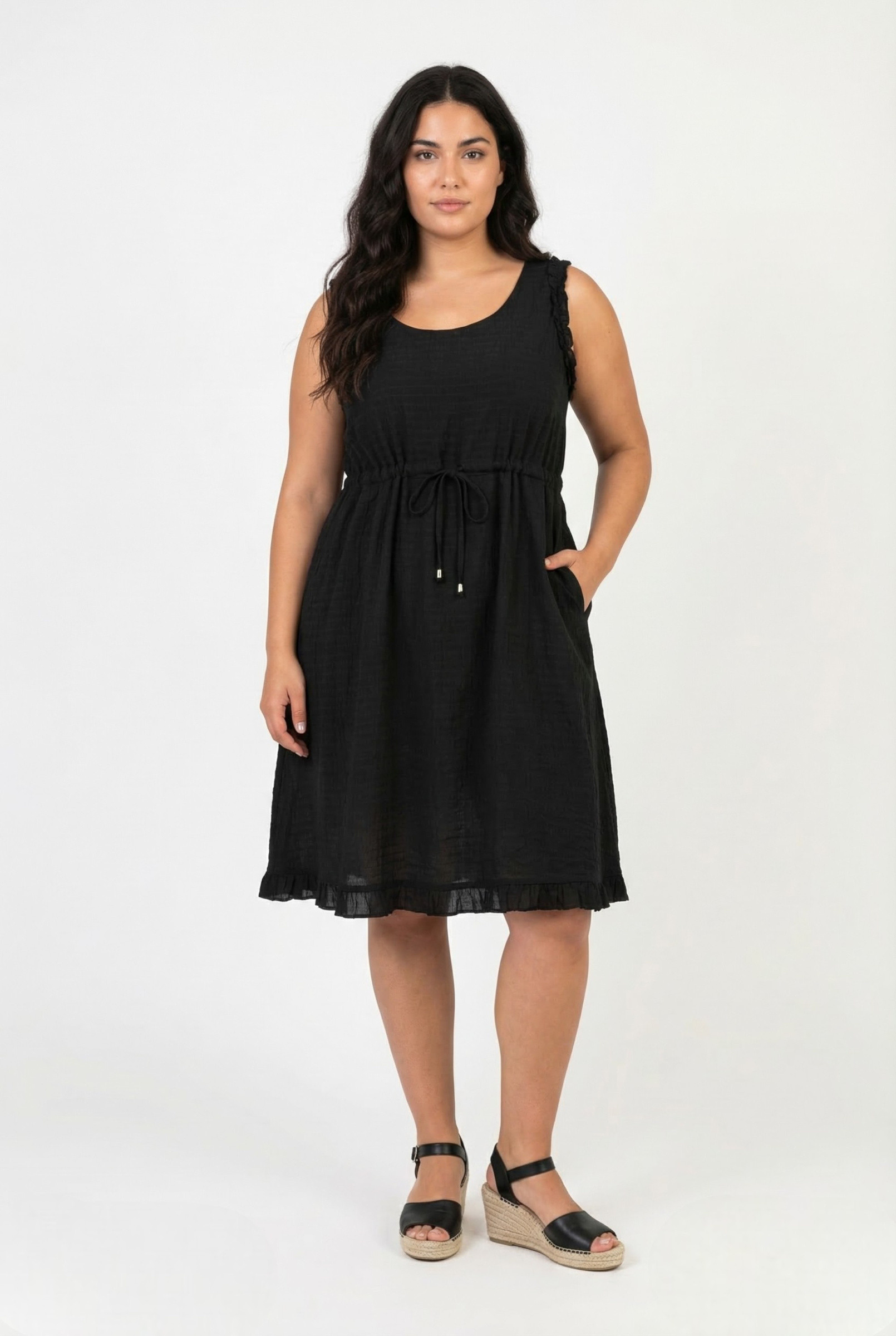 Grossiste Pomme Rouge Paris - Robe grande taille gaufrée noir (C6556)