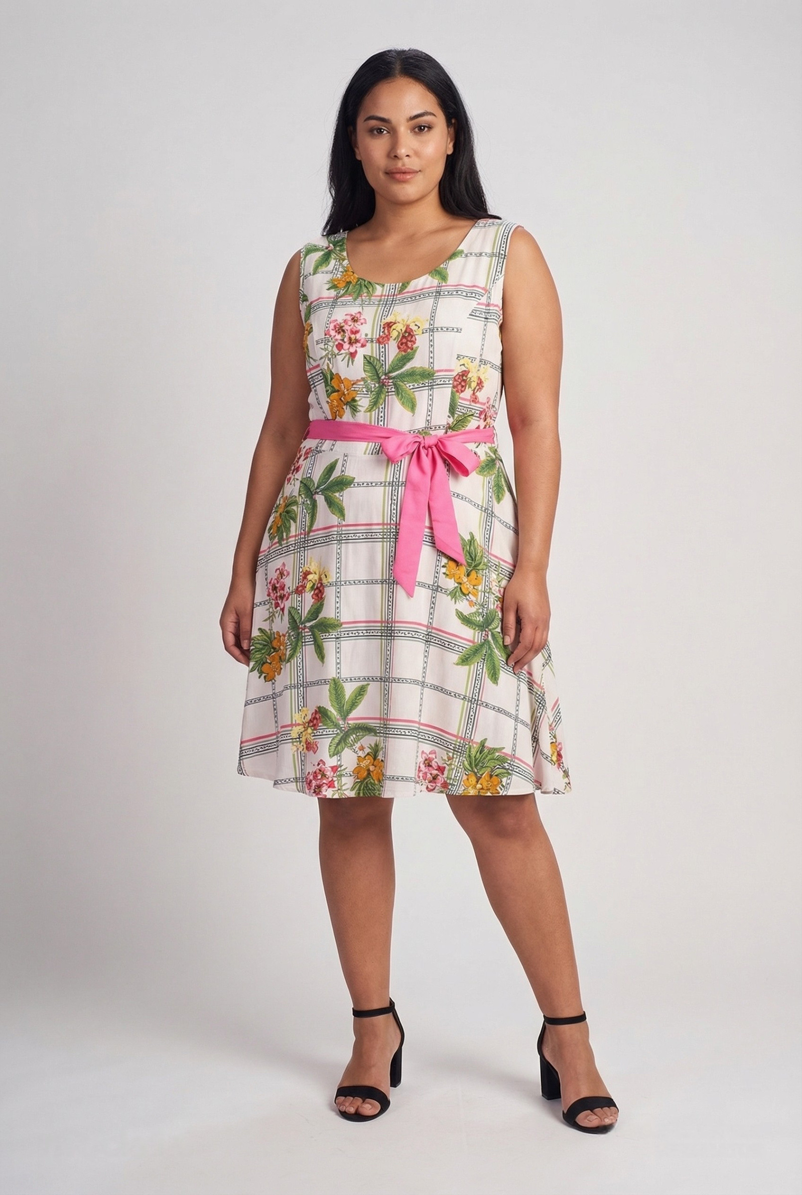 Grossiste Pomme Rouge Paris - Robe fleurie blanc grande taille avec ceinture assortie (A986)