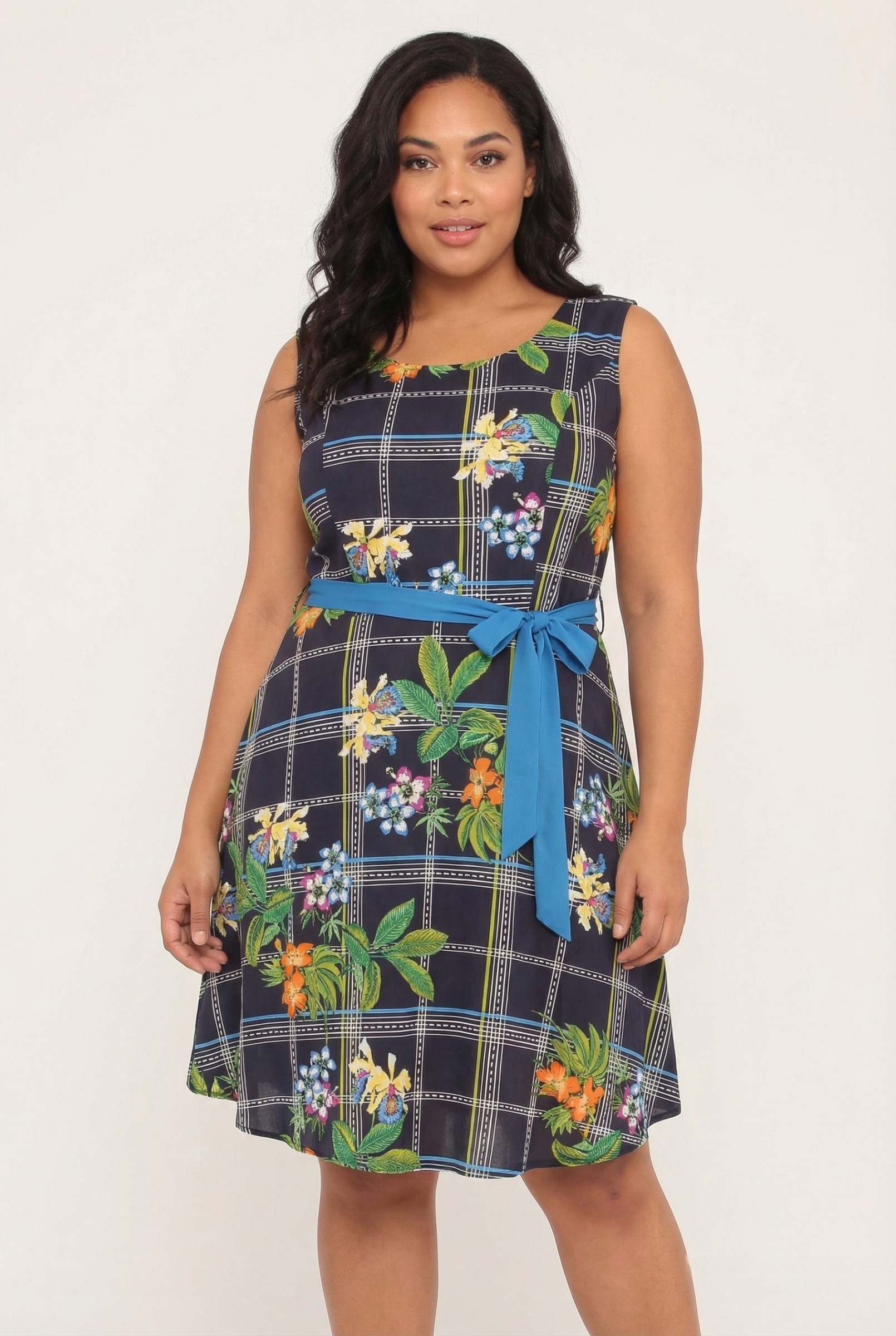 Grossiste Pomme Rouge Paris - Robe fleurie bleu grande taille avec ceinture assortie (A986)