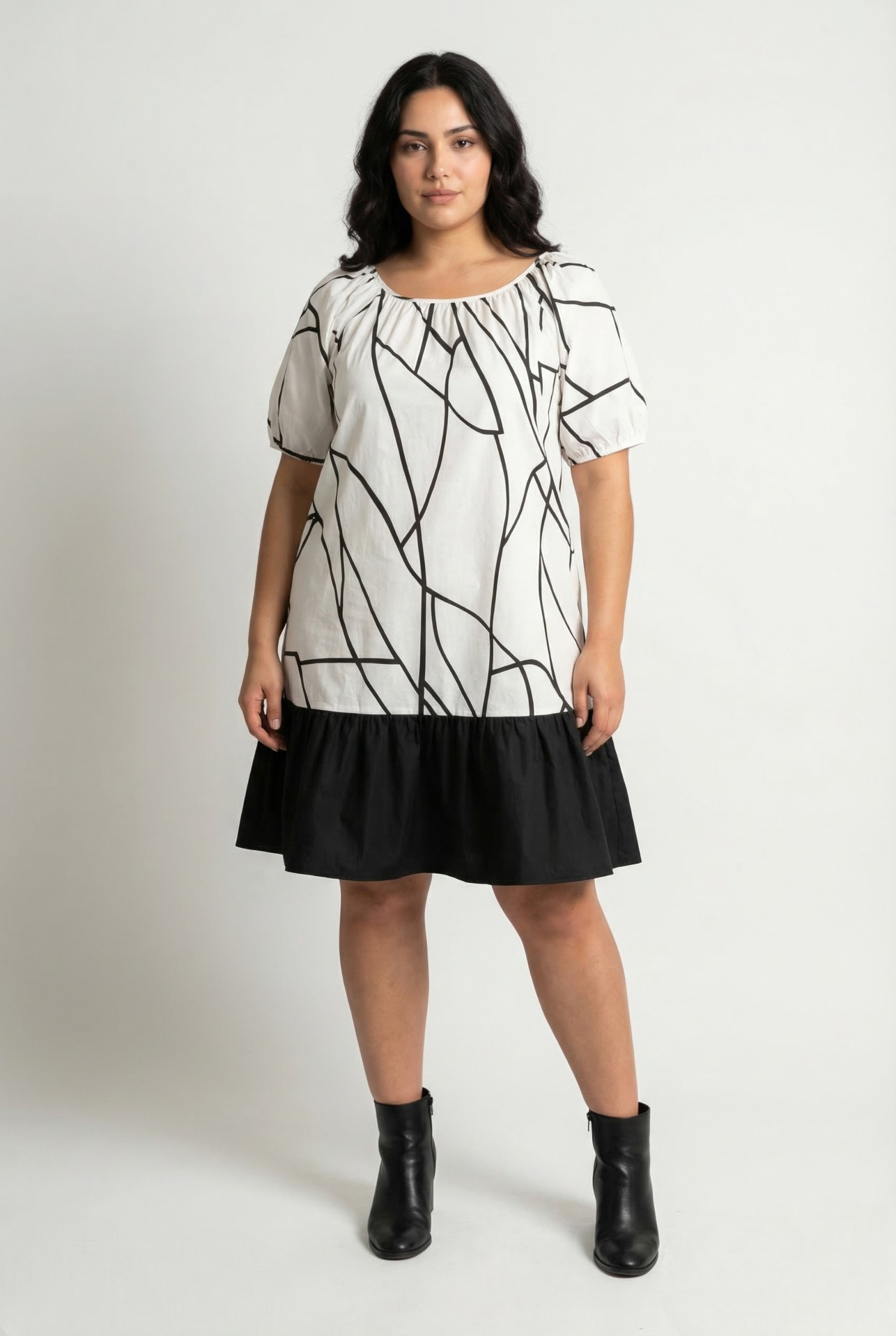 Grossiste Pomme Rouge Paris - Robe courte volantée grande taille imprimé blanc (C6571)