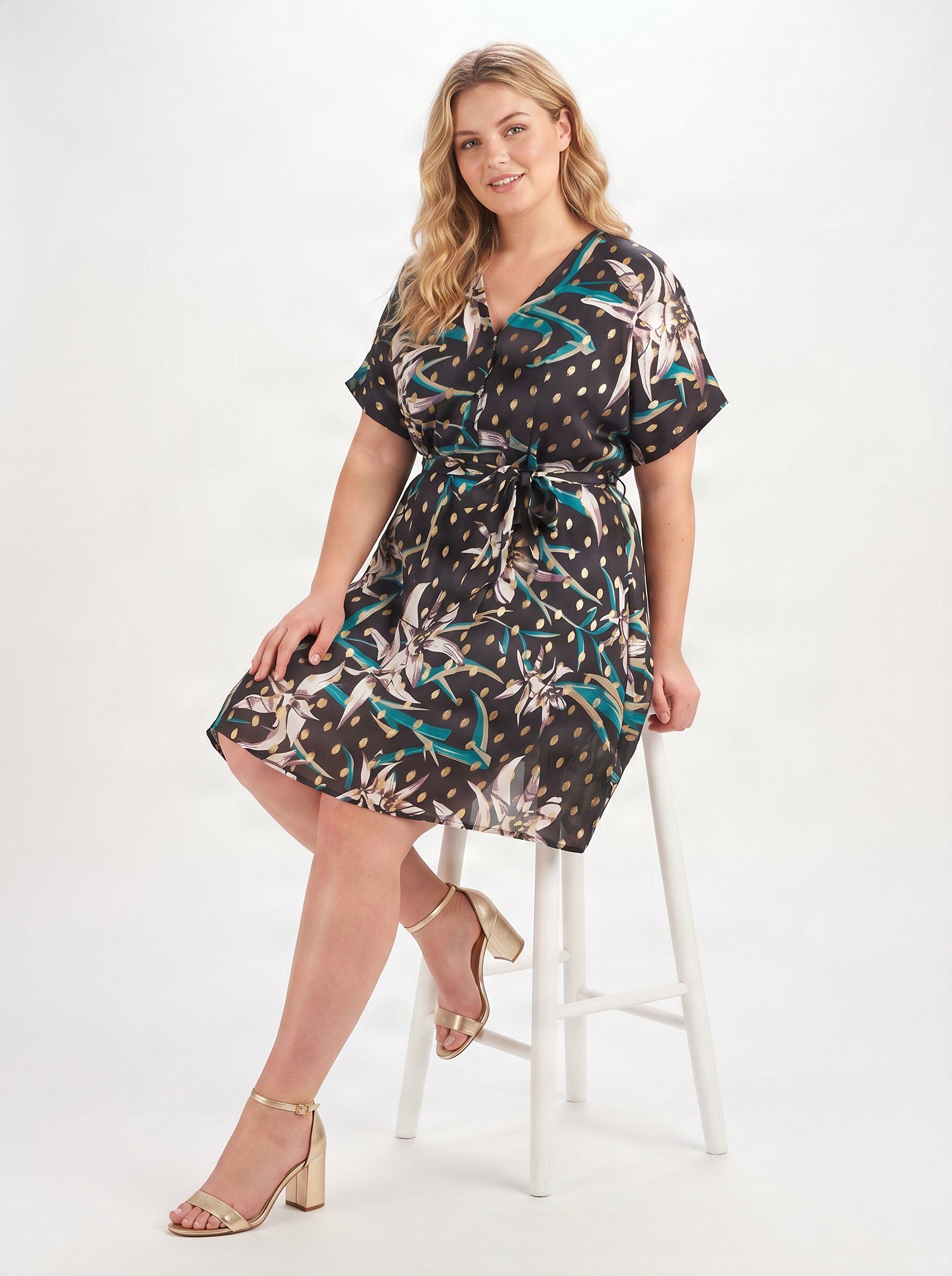 Grossiste Pomme Rouge Paris - Robe grande taille imprimé noir et doré (C6207)