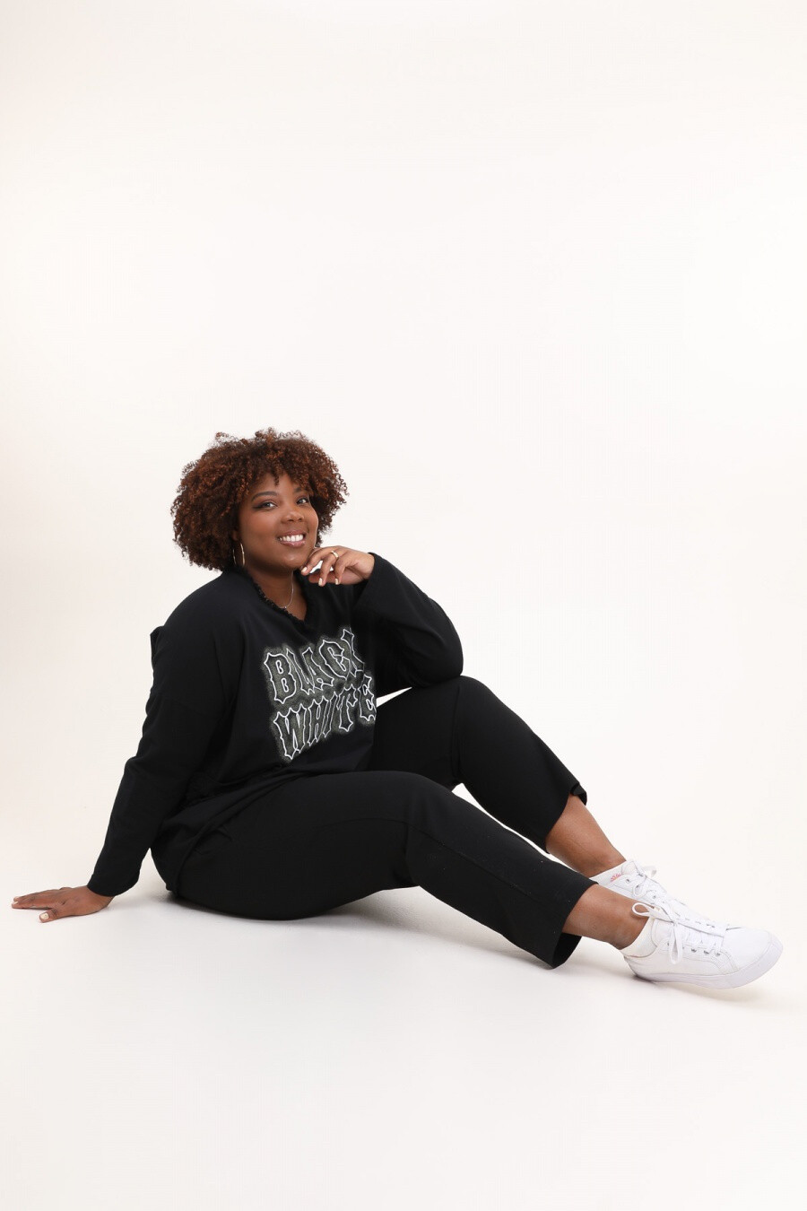 Wholesaler Pomme Rouge Paris - Black ripped effect tshirt (T11721)