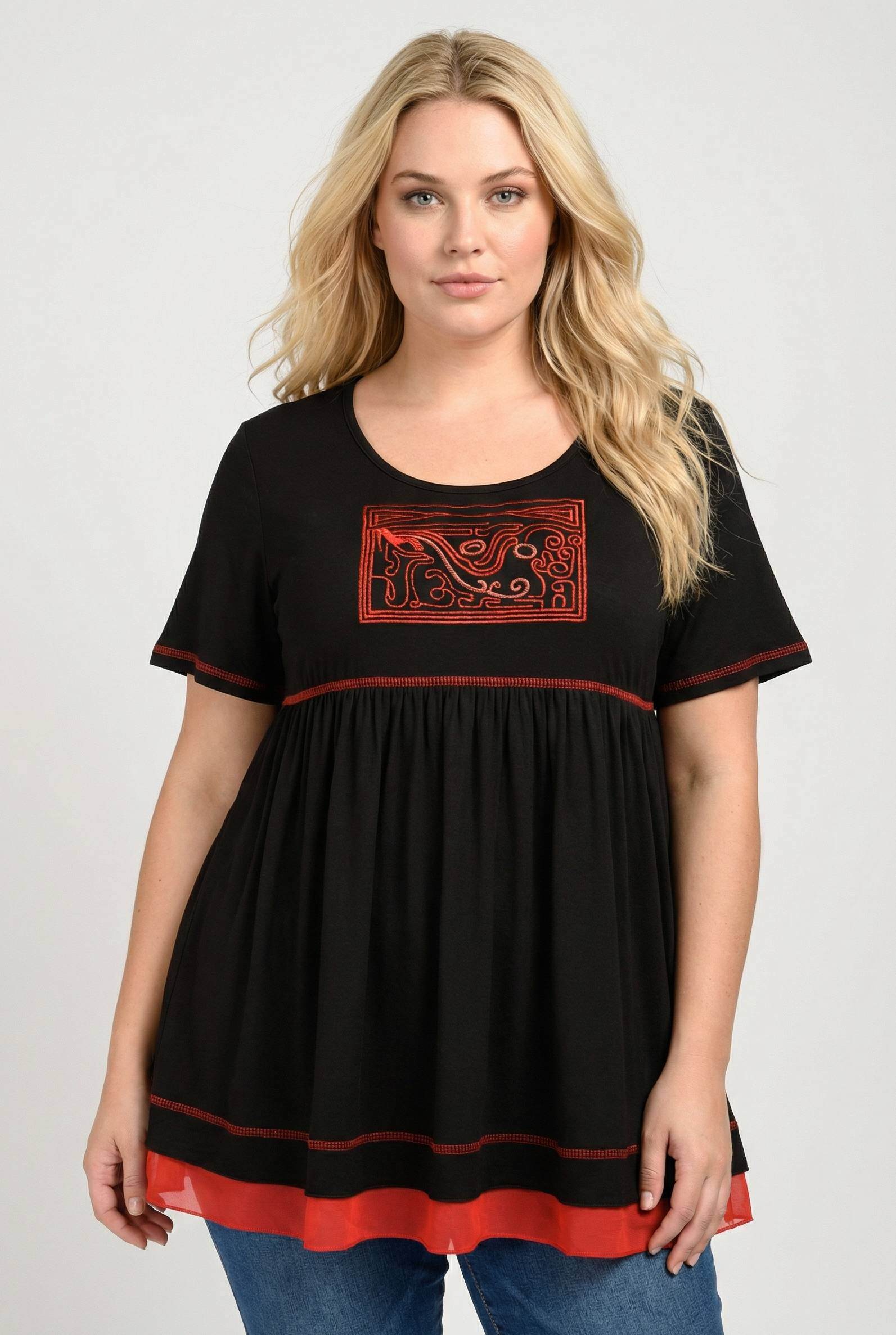Grossiste Pomme Rouge Paris - T-shirt noir grande taille avec surpiqure et broderies (A549)