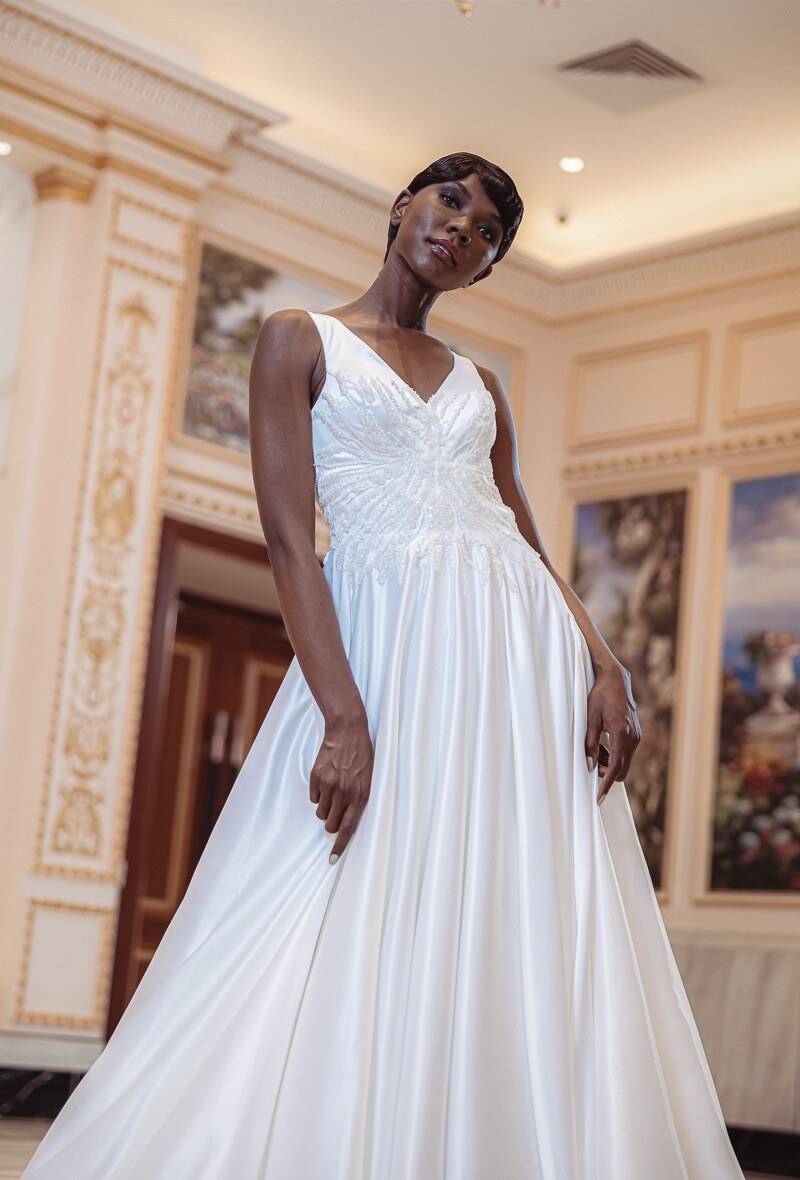 Grossista Promarried - Abito da sposa in satin con taglio a sirena e strascico