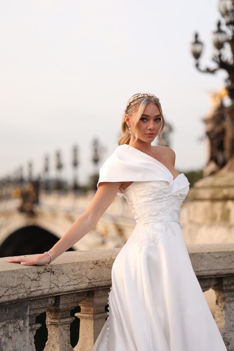 Grossiste Promarried - Col asymétrique avec une coupe princesse avec traine
