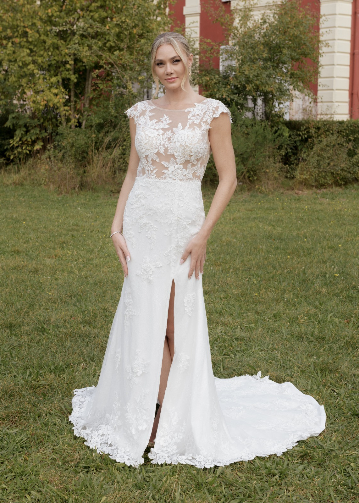Grossiste Promarried - Robe de mariée fourreau avec transparence et dentelle