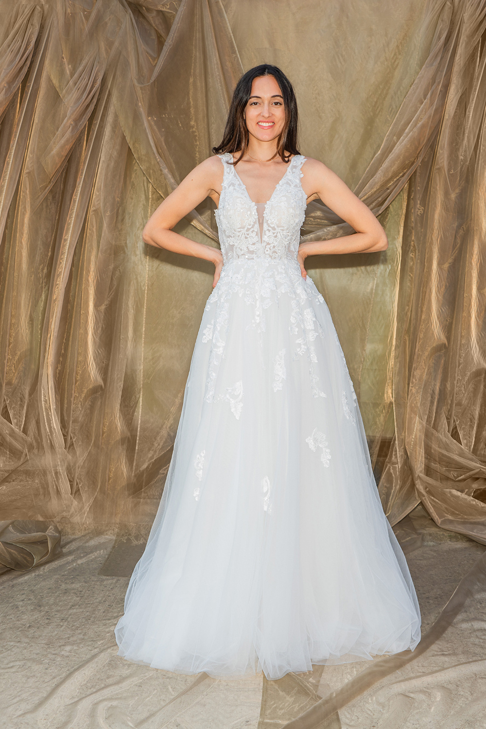 Grossiste Promarried - Robe de mariée coupe empire en tulle brodé à bretelles