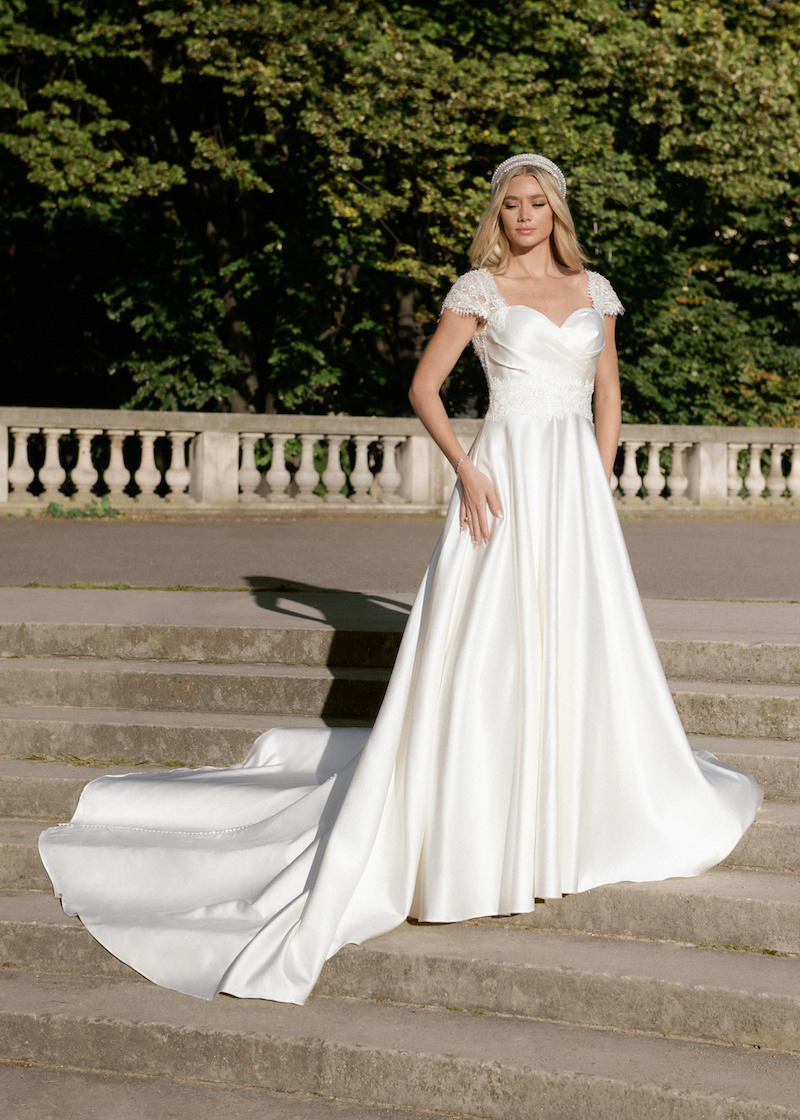 Grossiste Promarried - Robe de mariée en satin avec encolure en cœur et dentelle élégante