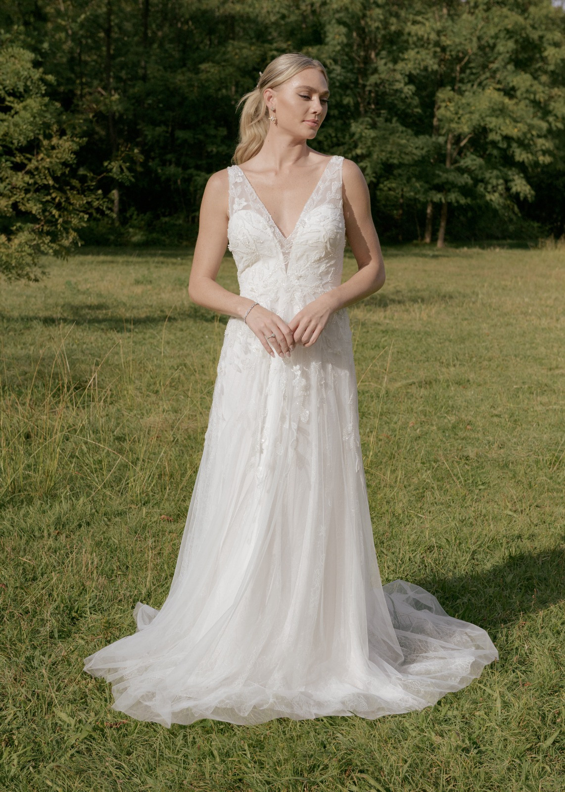 Grossiste Promarried - Robe de Mariée Trapèze en Tulle Perlée avec Encolure Plongeante