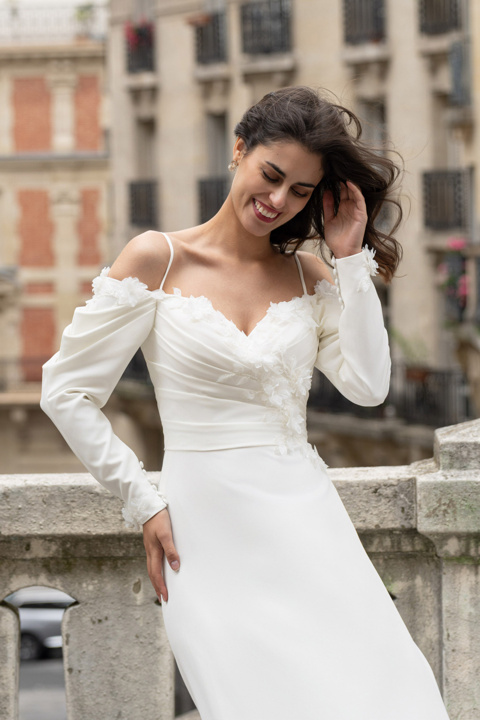 Grossiste Promarried - Robe de mariée fluide à manches longues et épaules dénudées – Élégance romantique