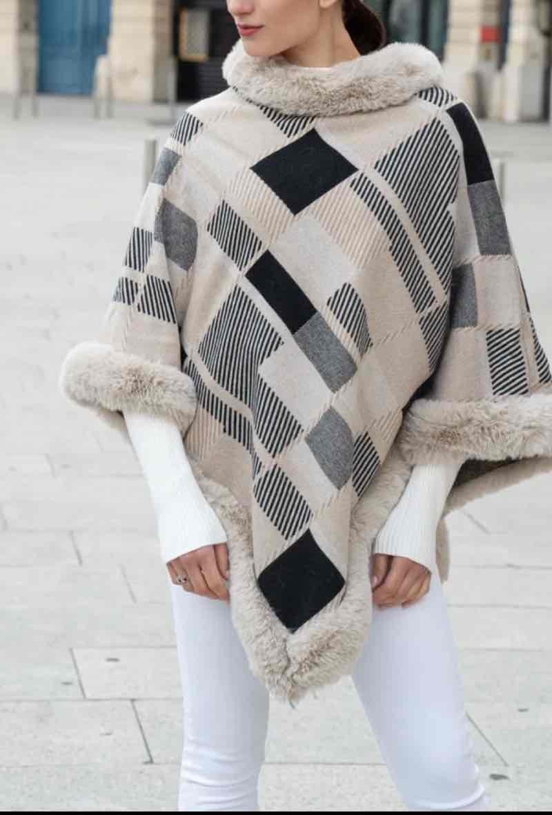 Großhändler PROMISE - Karo-Poncho mit Pelz