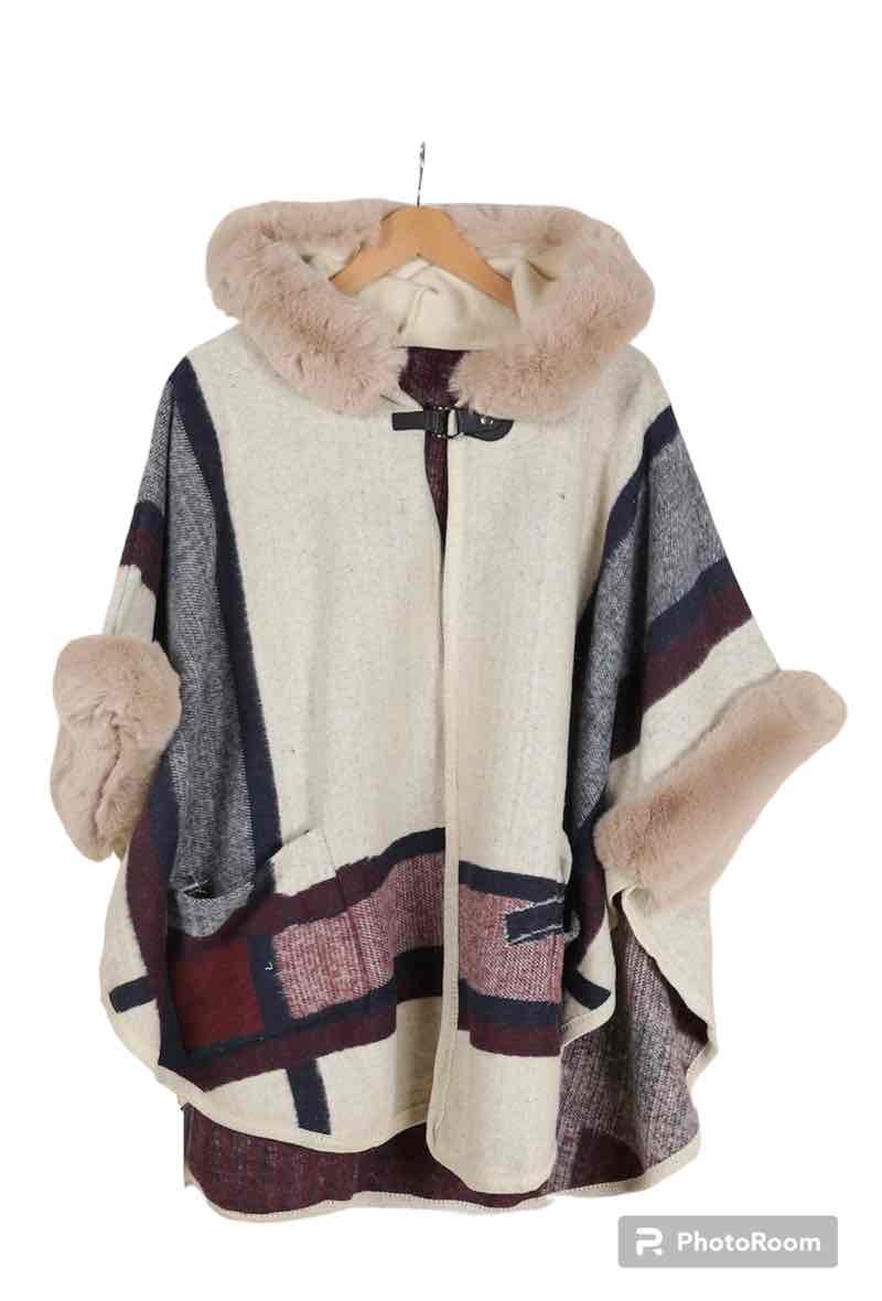 Großhändler PROMISE - Bedruckter Poncho mit Pelzbesatz