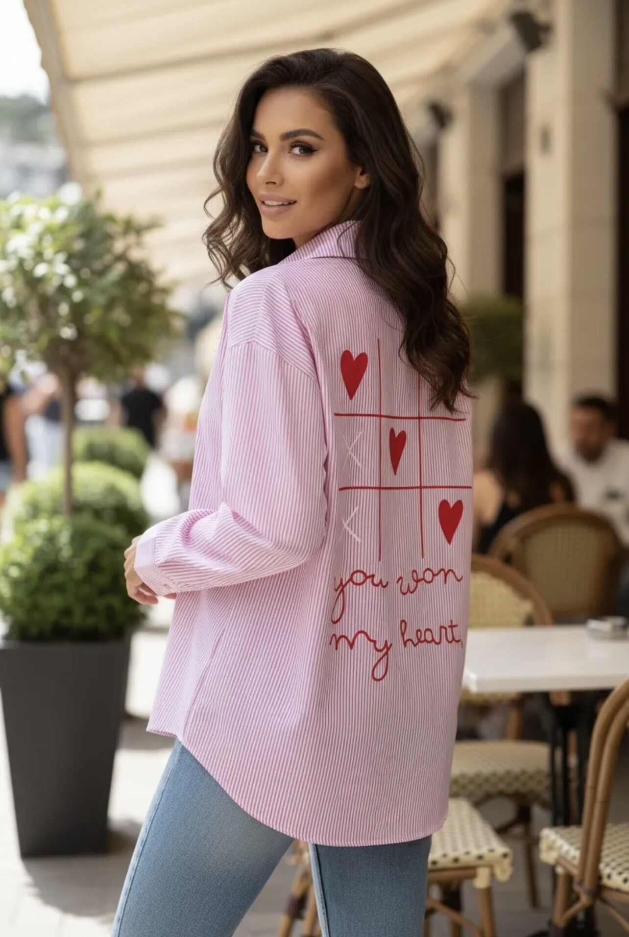 Grossista PROMISE - Camicia oversize a righe con stampa ICONIC sul davanti e sul retro