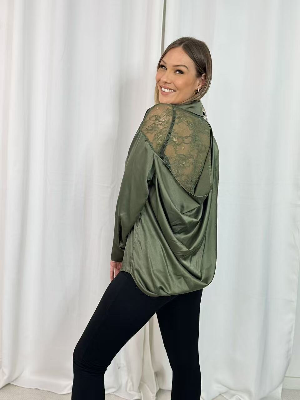 Grossiste PROMISE - Chemise satinée dos dentelle