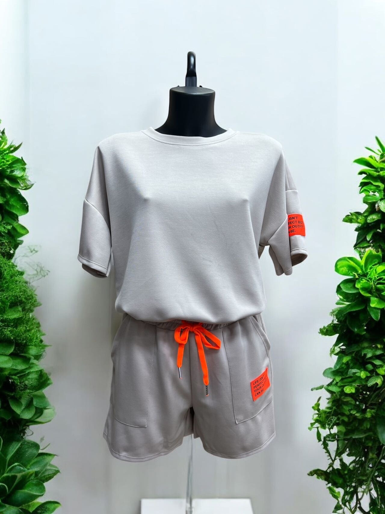 Grossista PROMISE - Maglietta e pantaloncini con patch