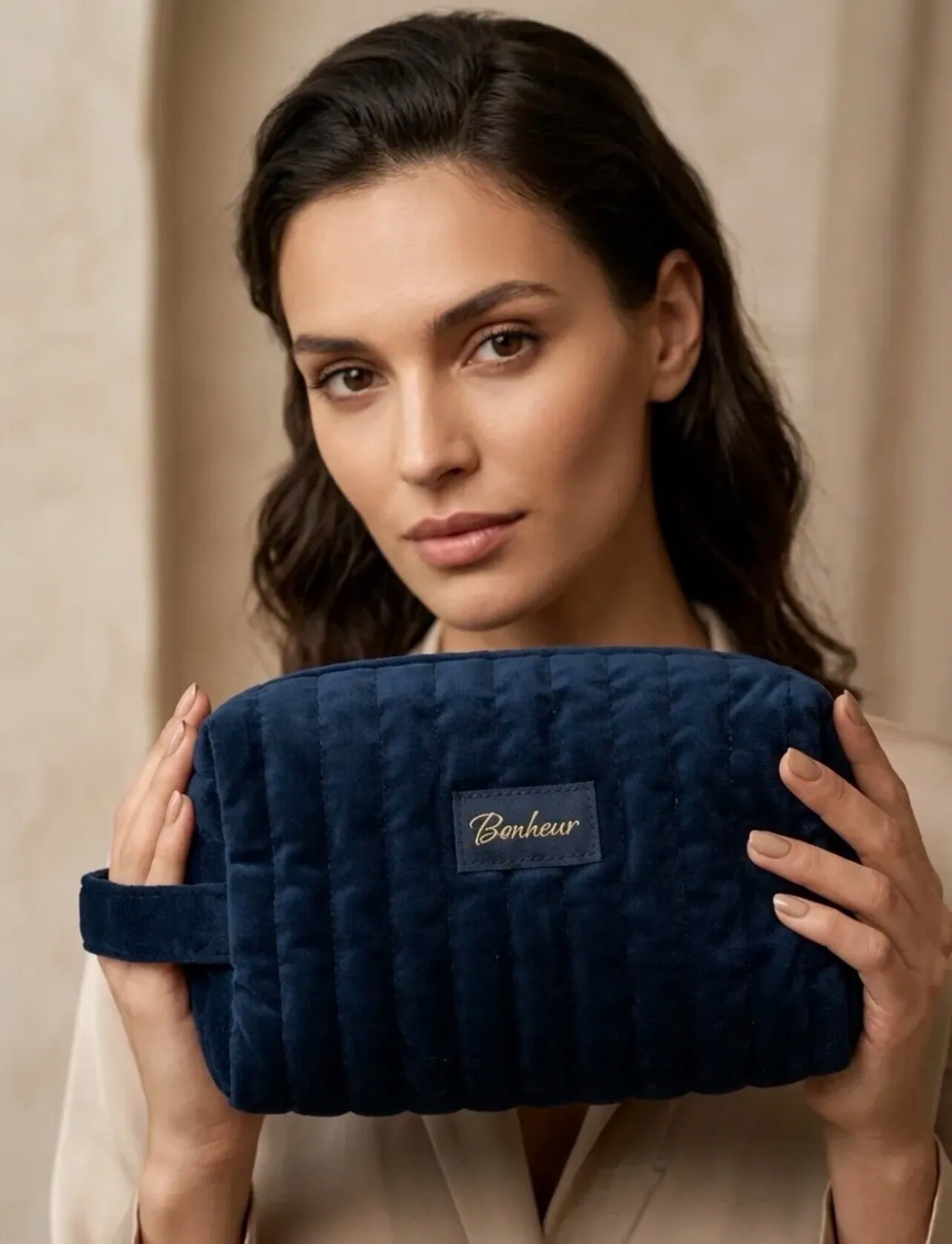 Grossiste PROMISE - Trousse de toilette en velours satiné zippée par le haut
