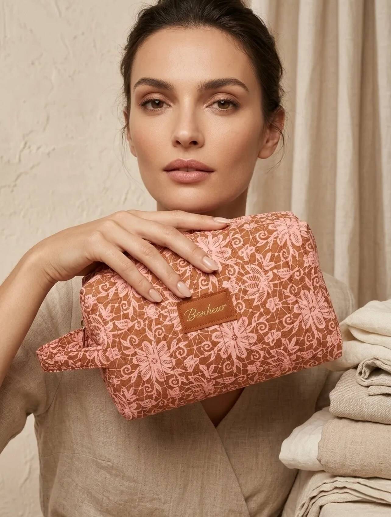Wholesaler PROMISE - Top-zipped printed quilted cotton toiletry bag