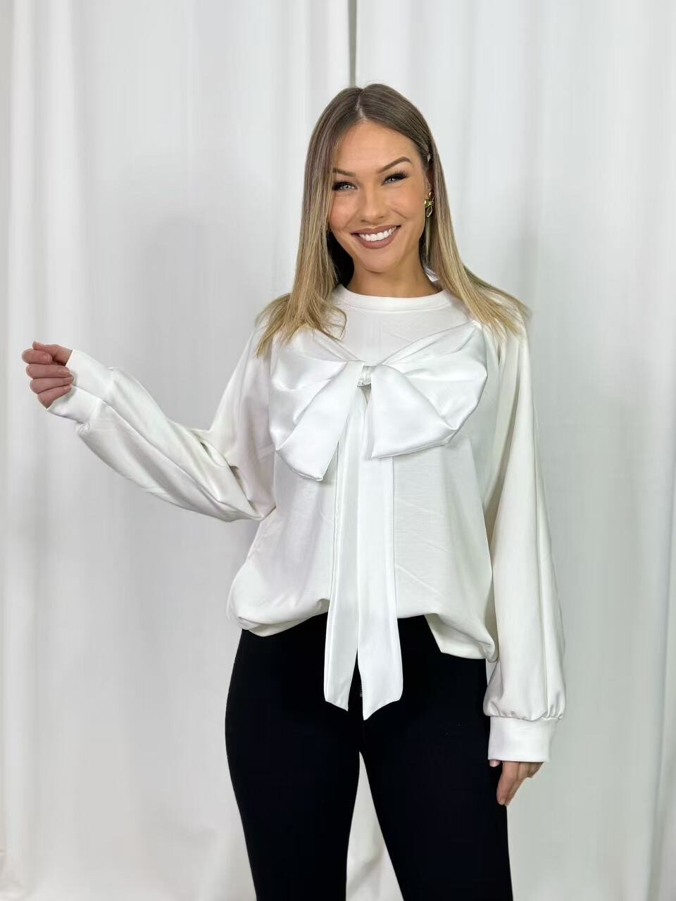 Wholesaler PROMISE - Satin knot sweatshirt on the front