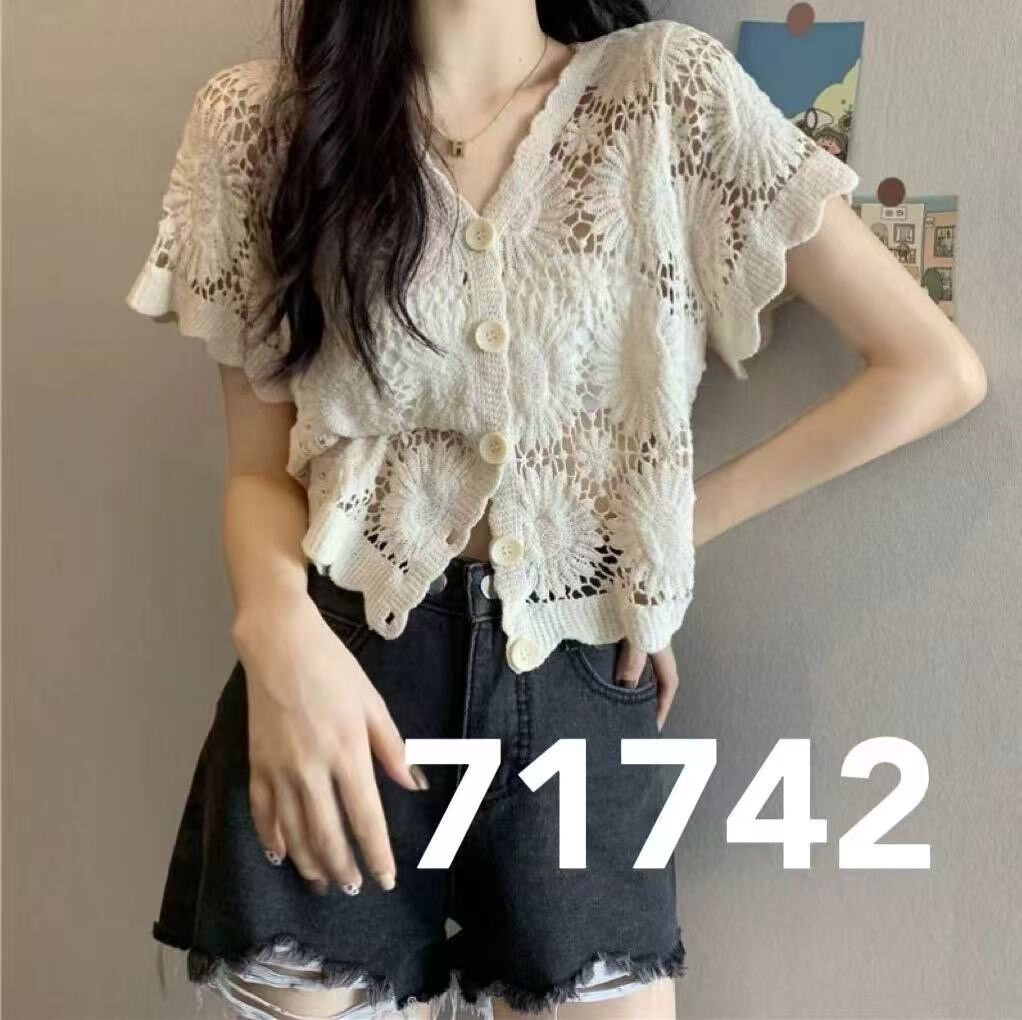 Wholesaler PROMISE - Short -sleeved hook top buttoned