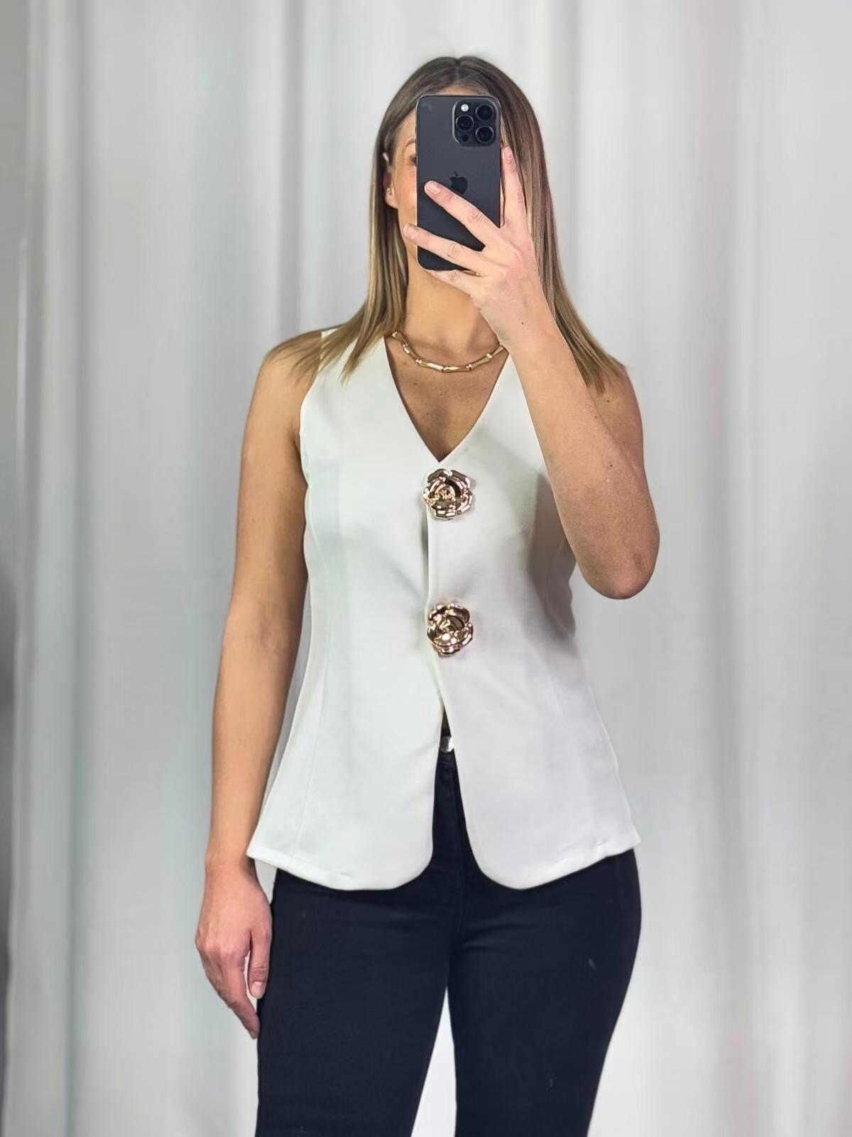 Wholesaler PROMISE - Sleeveless top with gold flower buttons