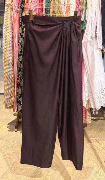 Grossiste PURPLE QUEEN - pantalons tailleur Grossiste PURPLE QUEEN - pantalons tailleur