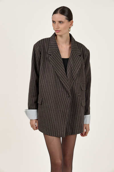 Grossiste PURPLE QUEEN - VESTE EN BLAZER OVERSIZE Grossiste PURPLE QUEEN - VESTE EN BLAZER OVERSIZE