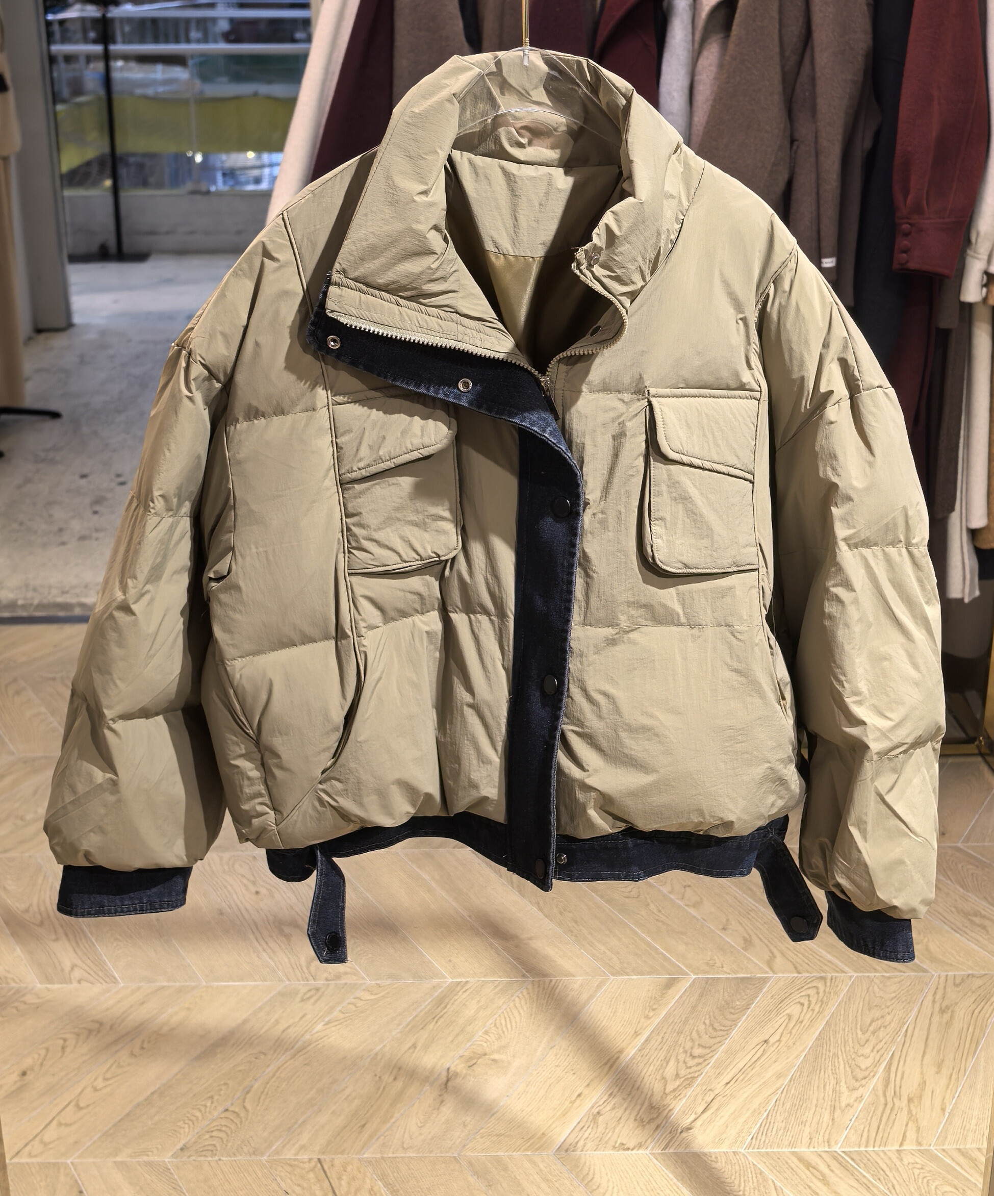 Großhändler PURPLE QUEEN - Mittellange Daunenjacke mit Kapuze