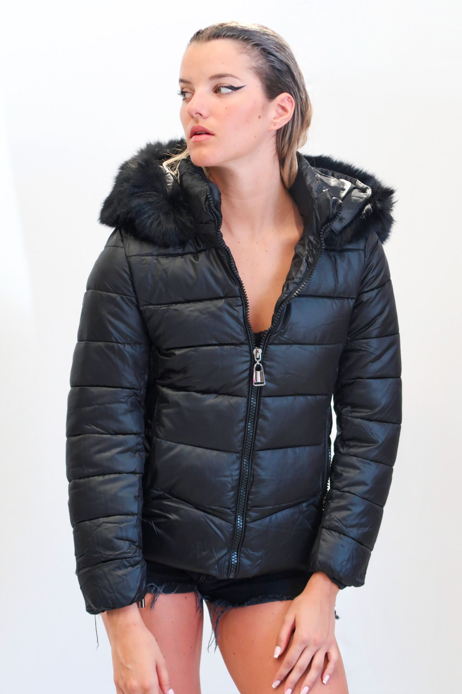Wholesaler QUEEN DRAMA - Shiny padded jacket with hood and faux fur trim, feminine silhouette with sporty details