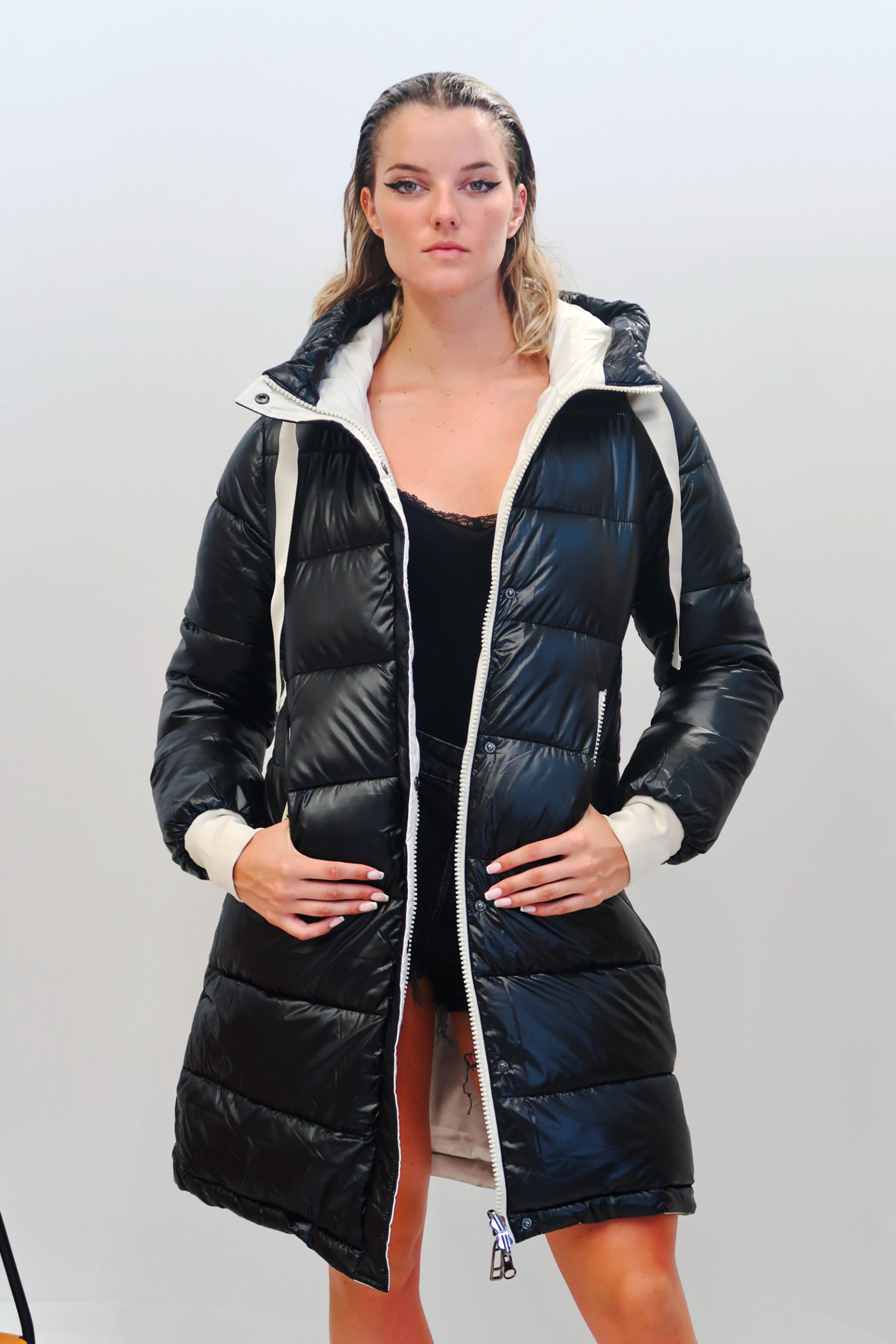 Mayorista QUEEN DRAMA - Abrigo Largo Reversible de Mujer Doble Cara con un lado Brillante y otro Mate, Elegancia y Funcionalidad Invernal