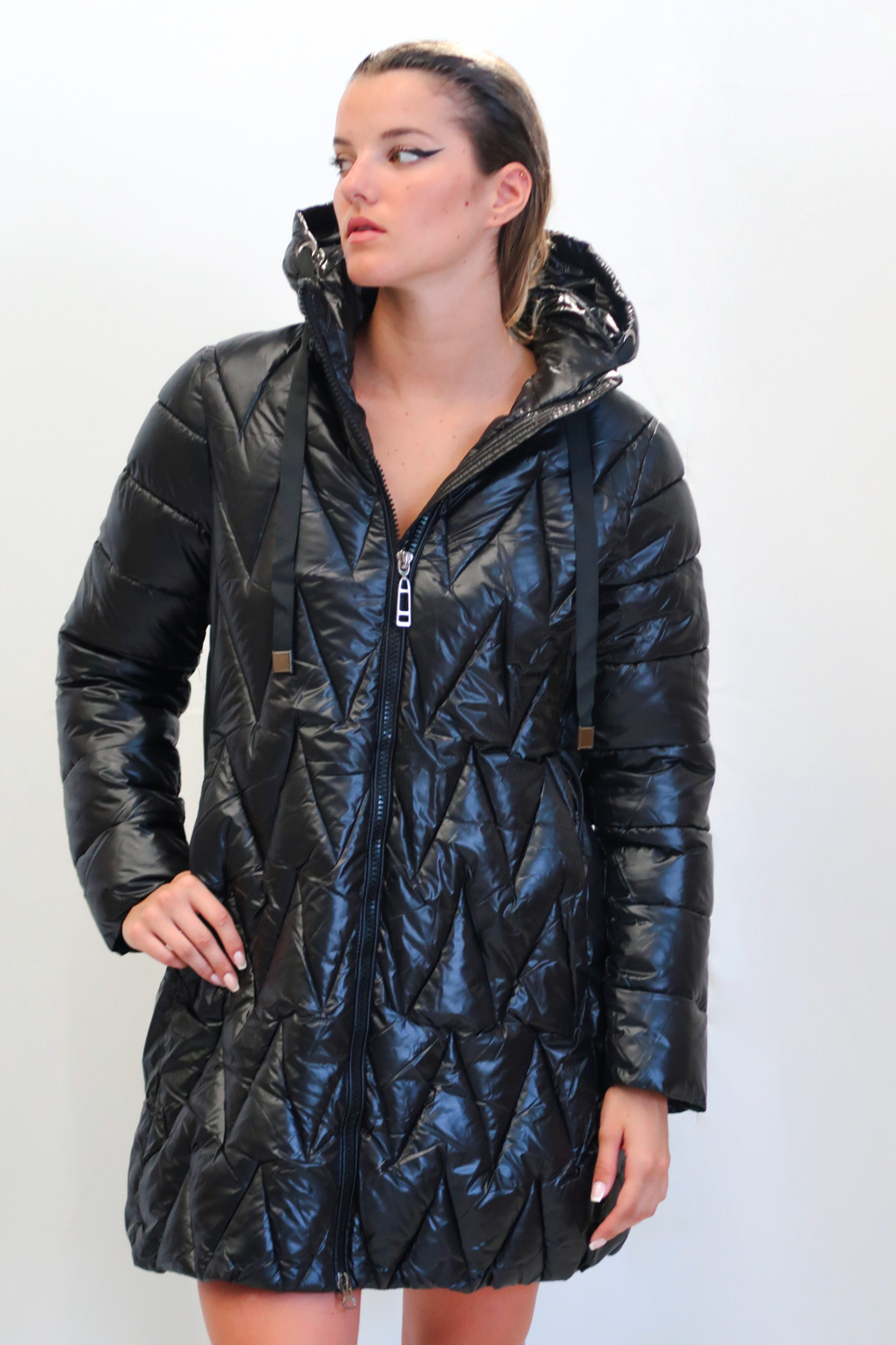 Wholesaler QUEEN DRAMA - Women's Puffer Coat – Quilted, Long, with Hood | Modern and Bright Look