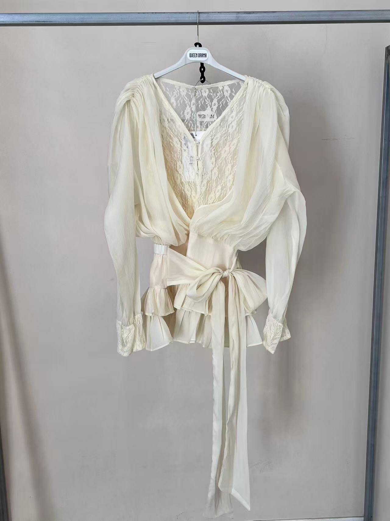 Wholesaler QUEEN DRAMA - EMBROIDERED DRESS, BREATHABLE AND SUMMERY