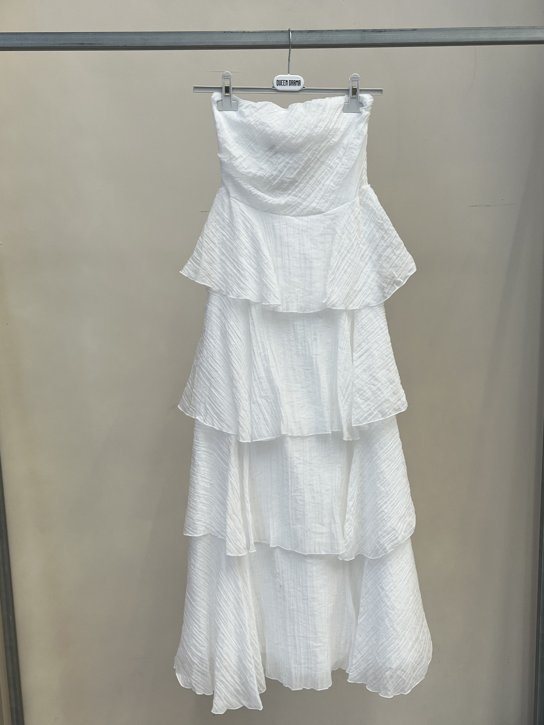 Wholesaler QUEEN DRAMA - Light and elegant dress, perfect for the sunniest days.
